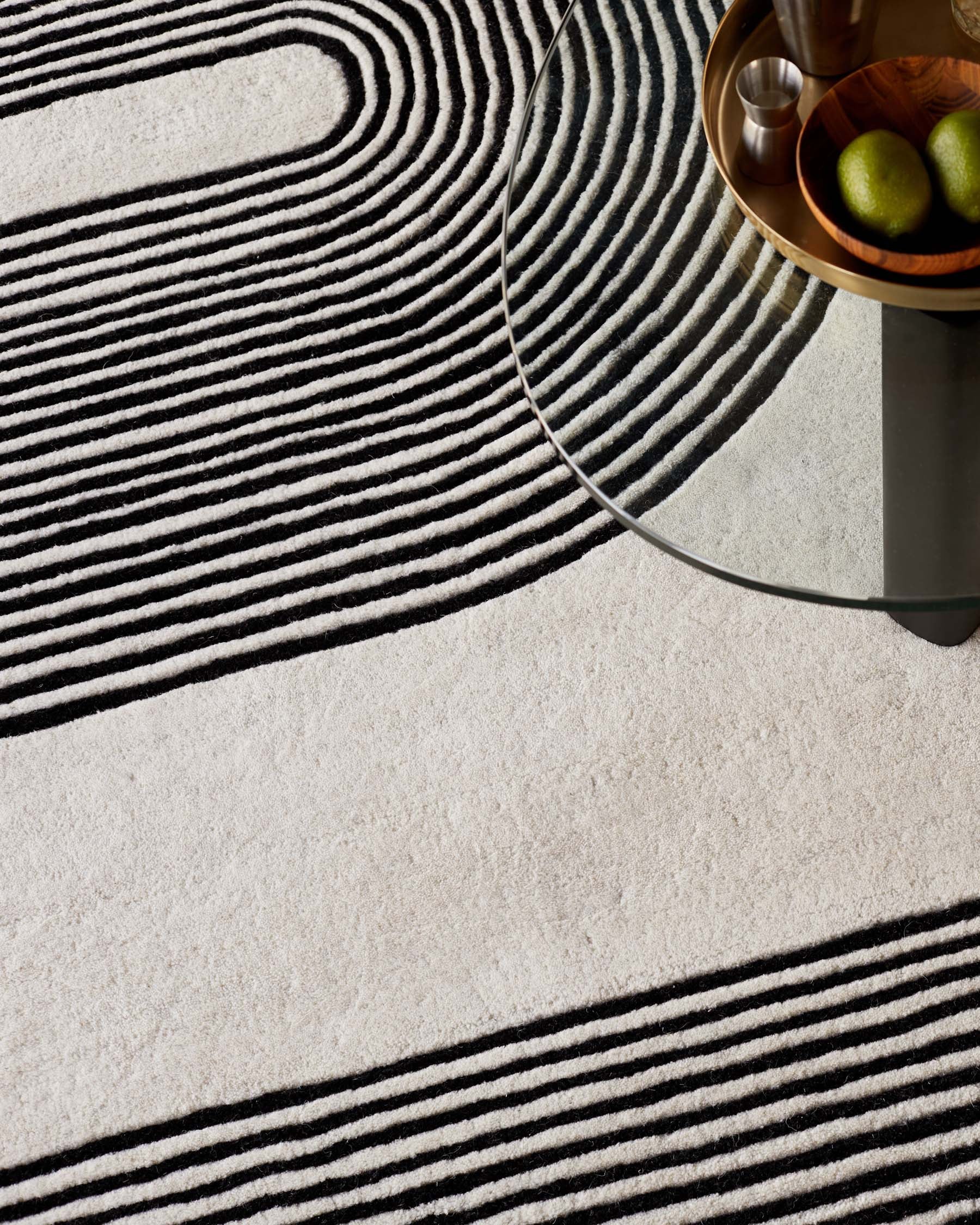 Abstract Lines black and cream wool large rug - Image 3