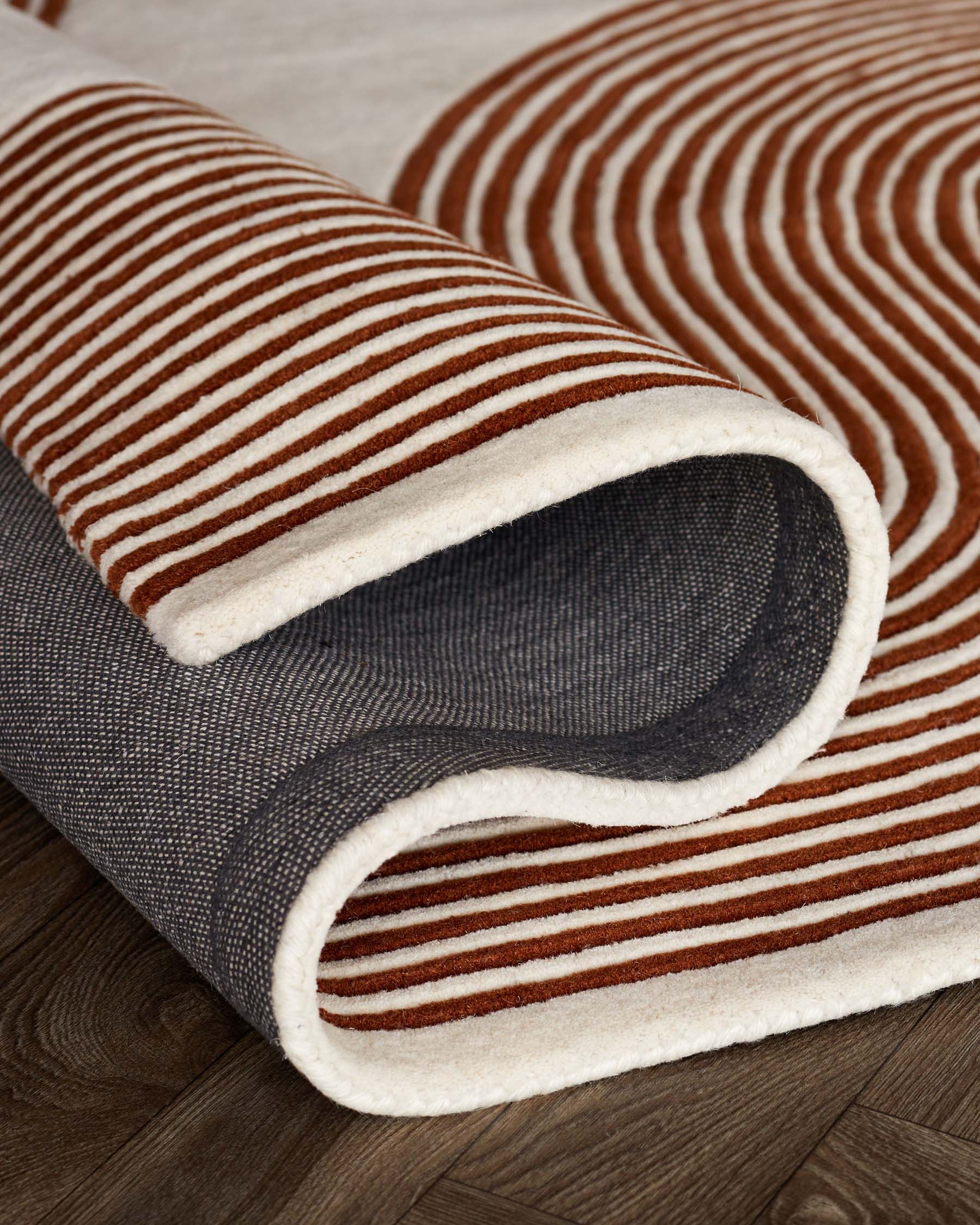 Abstract Lines rust and cream wool medium rug - Image 4