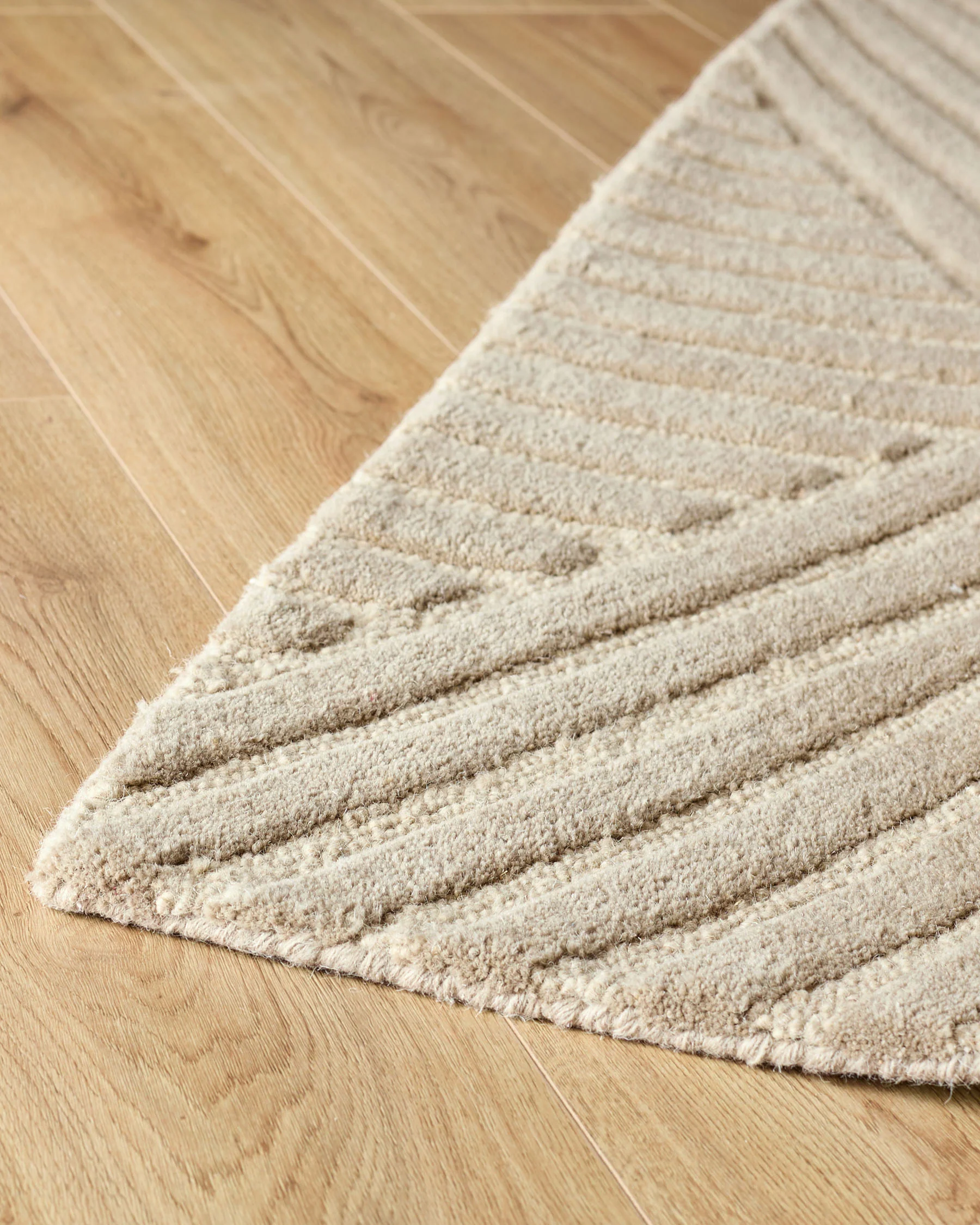Abstract Point mocha textured medium rug - Image 5