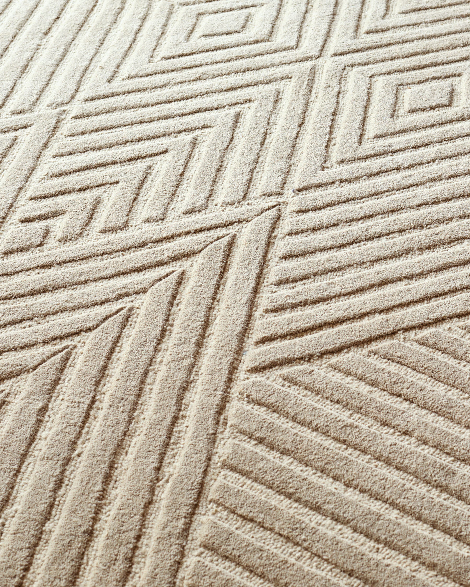 Abstract Point mocha textured medium rug - Image 7