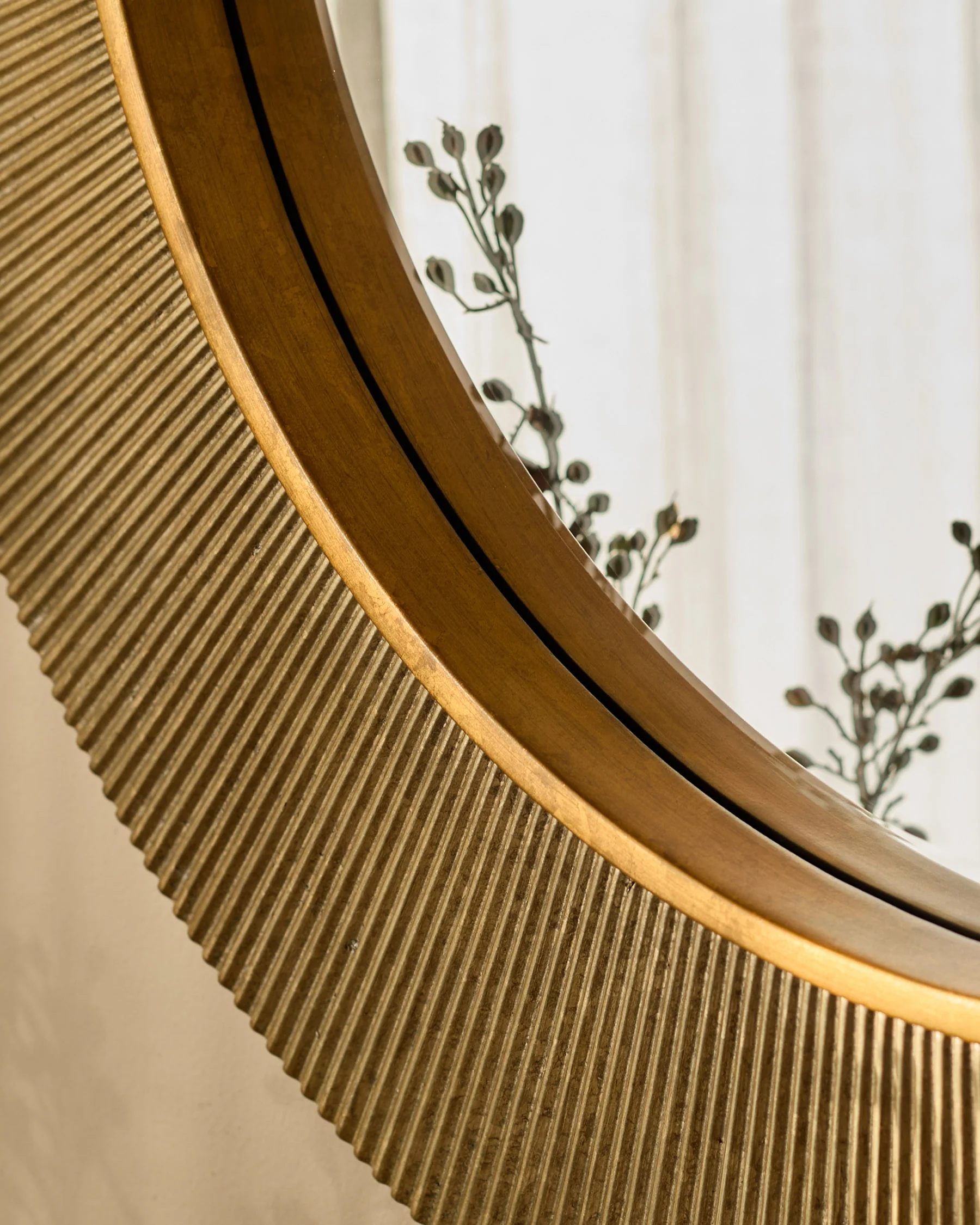 Alexa gold round wall mirror - Image 3