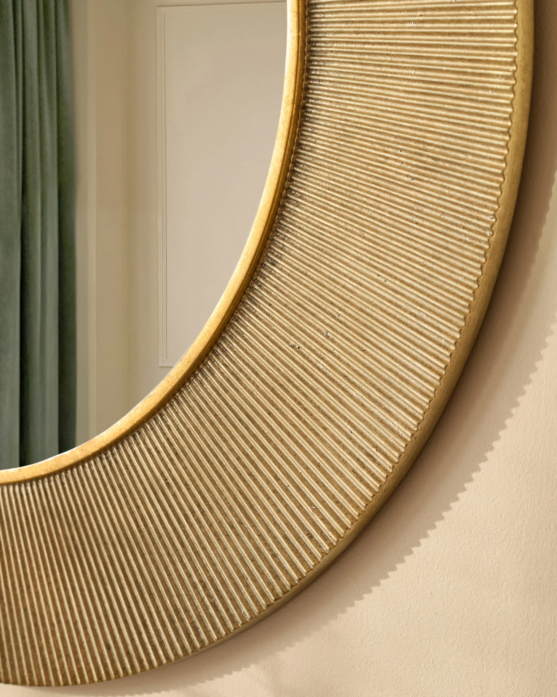 Alexa gold round wall mirror - Image 5