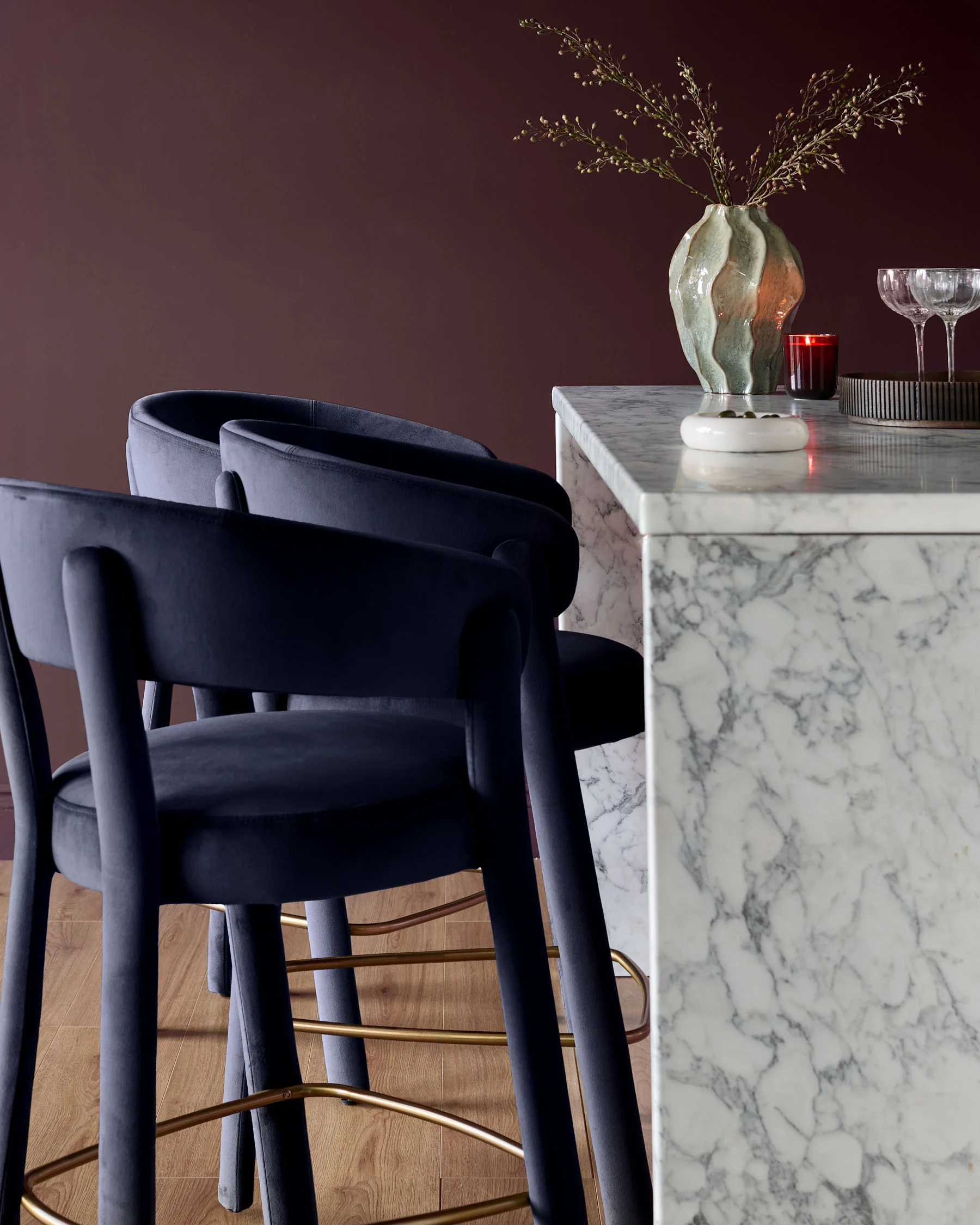 Anya dark navy velvet brushed bronze bar stool - Image 4