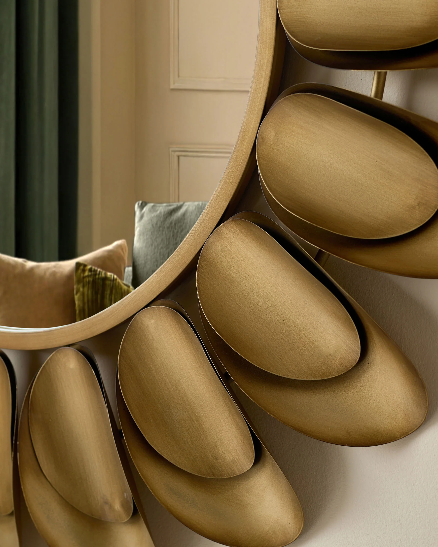 Arani gold round wall mirror - Image 5