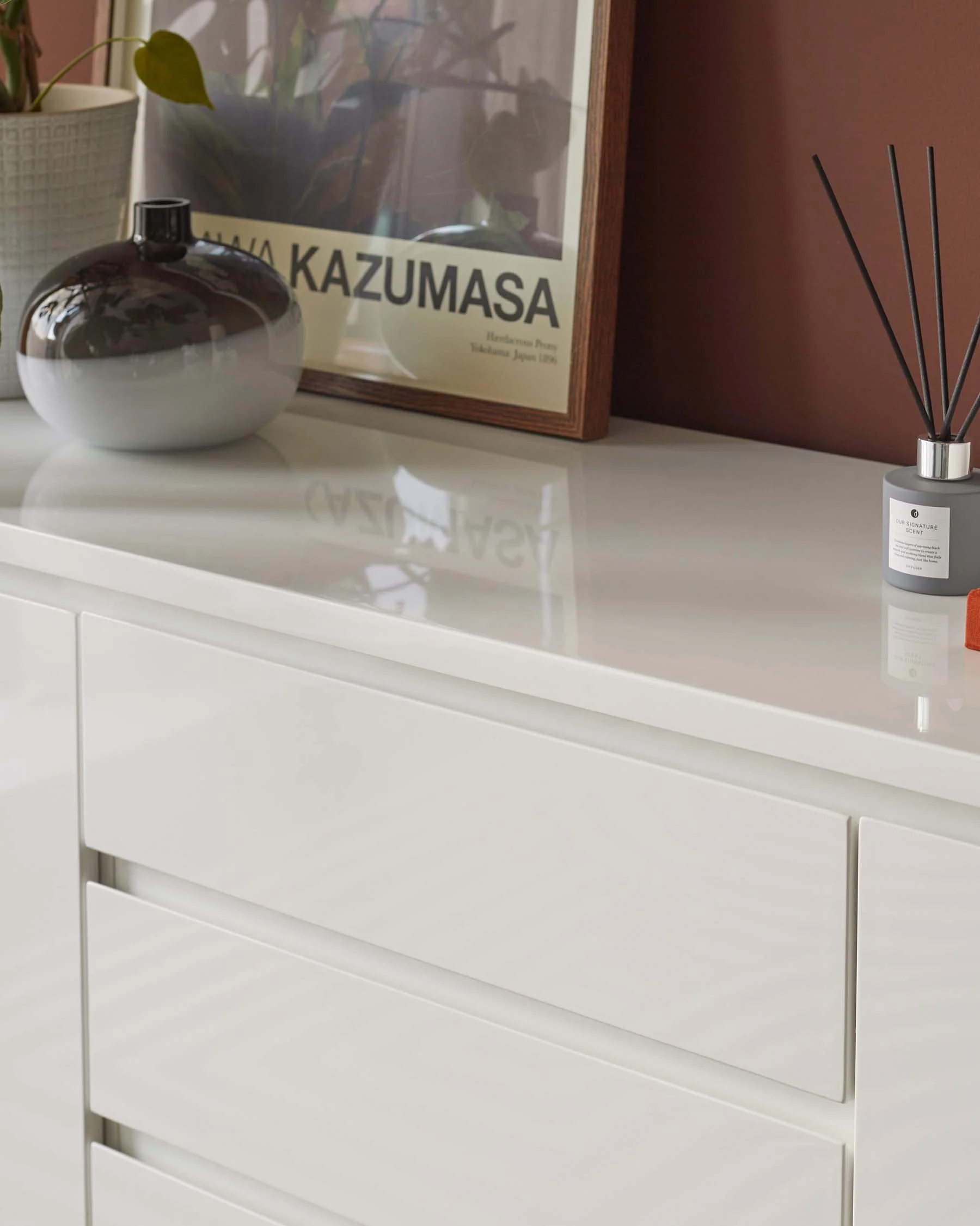 Assi White Gloss Sideboard - Image 10