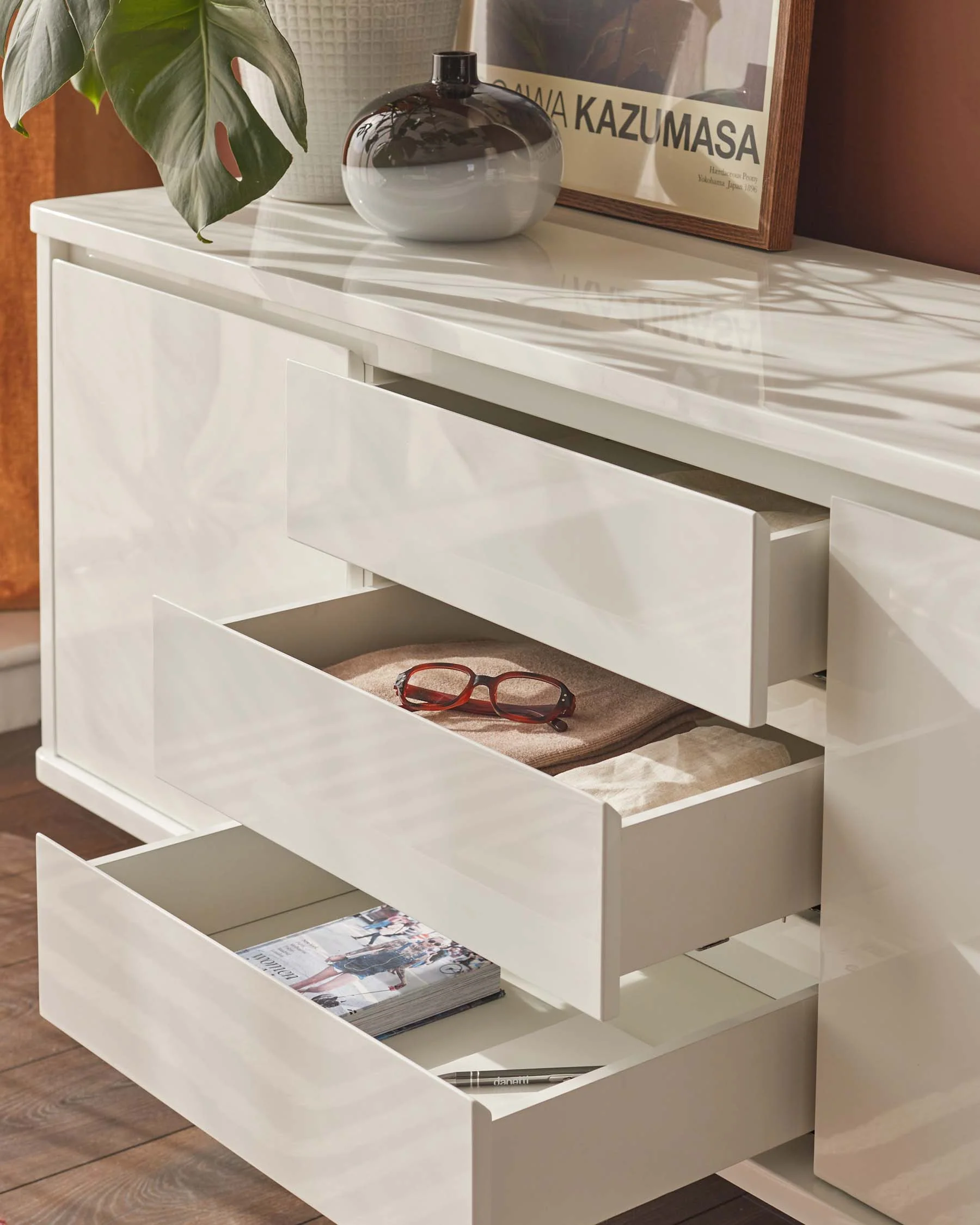 Assi White Gloss Sideboard - Image 7