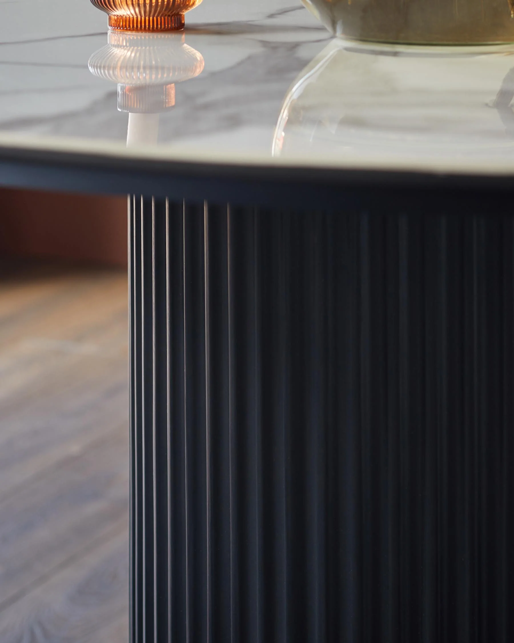 Austin white ceramic 6 seater dining table - Image 4