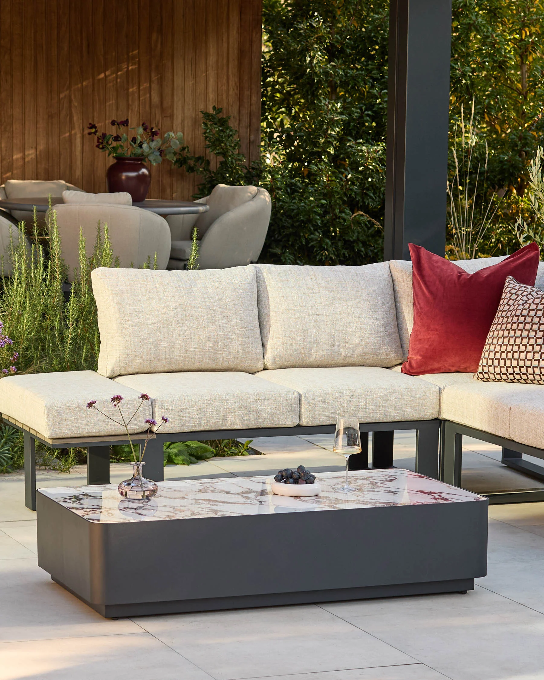 Bianco black with white calacatta garden coffee table - Image 3