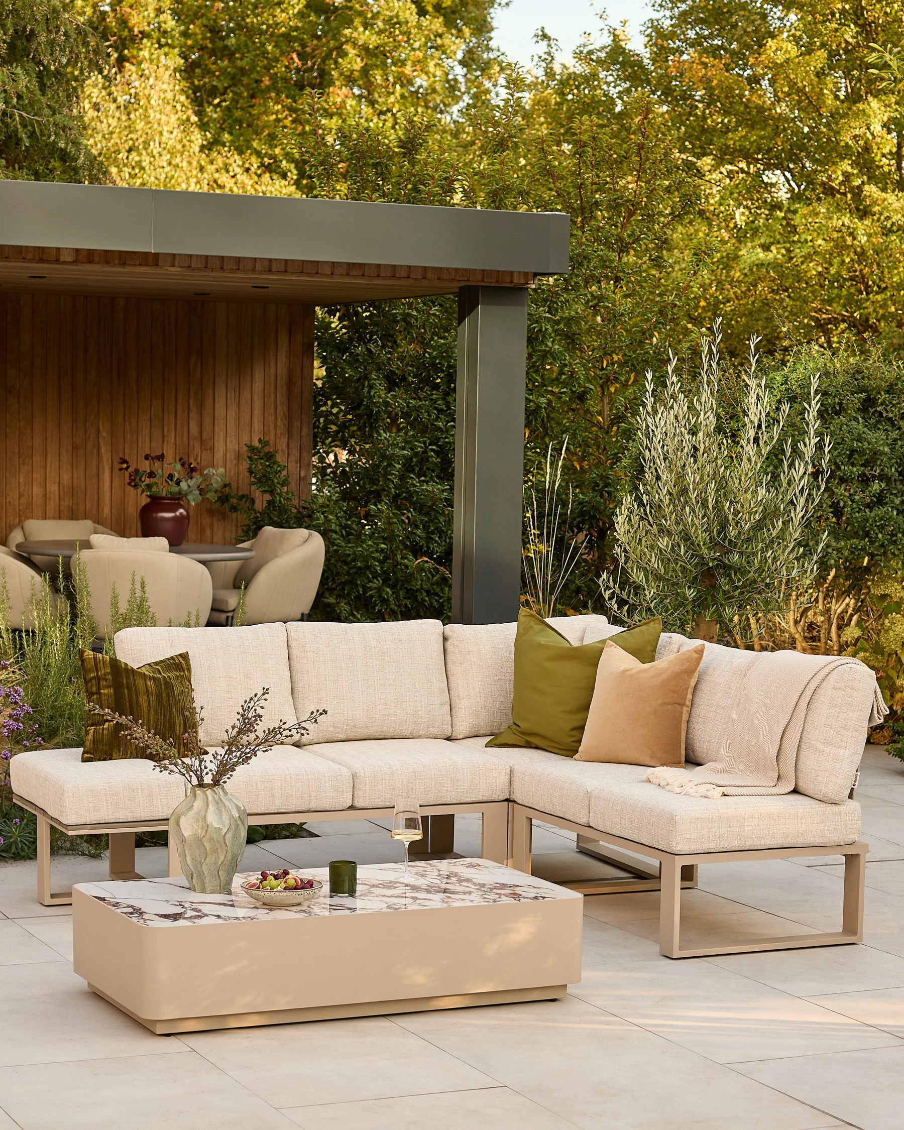 Bianco natural with white calacatta garden coffee table - Image 3
