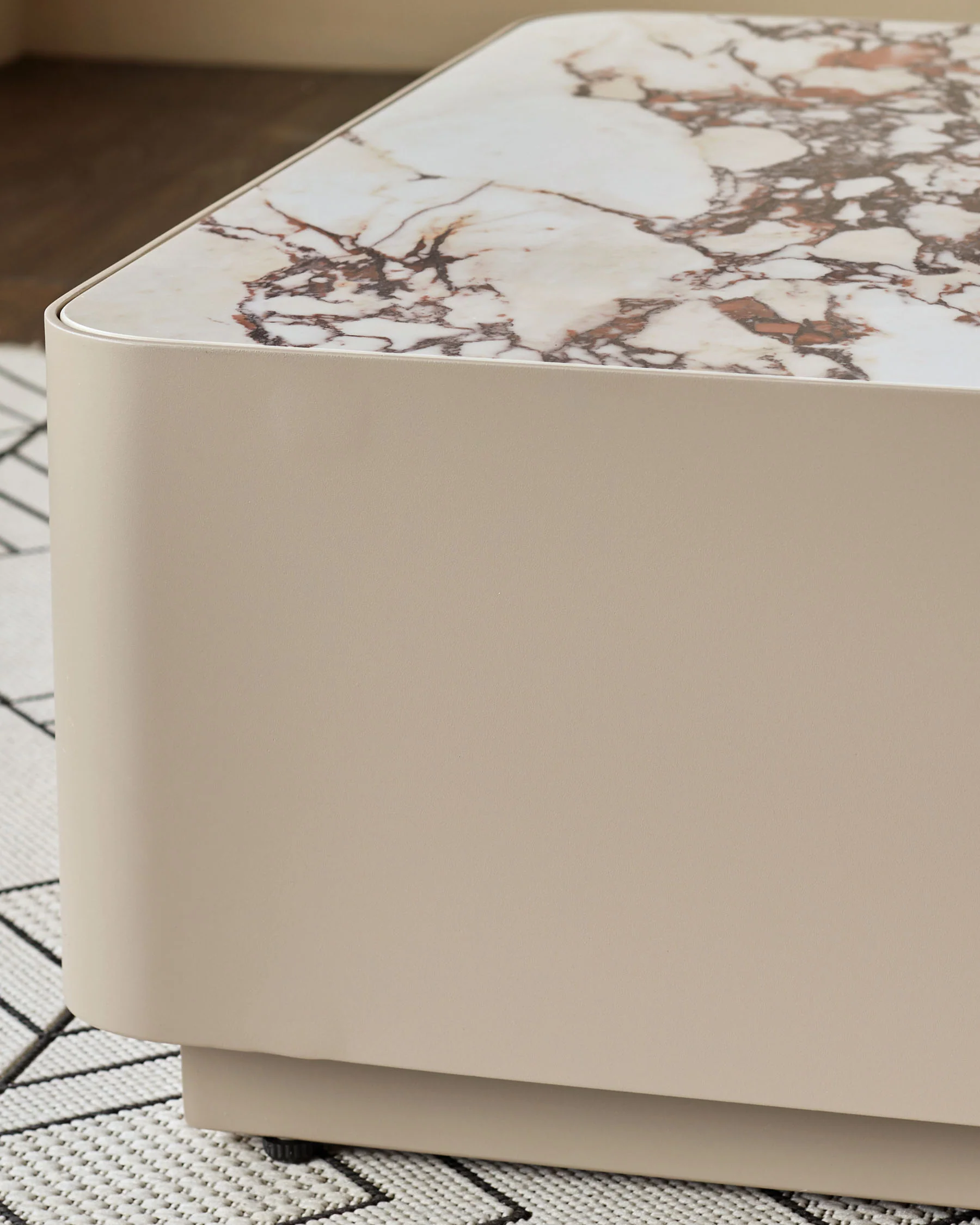 Bianco natural with white calacatta garden coffee table - Image 4