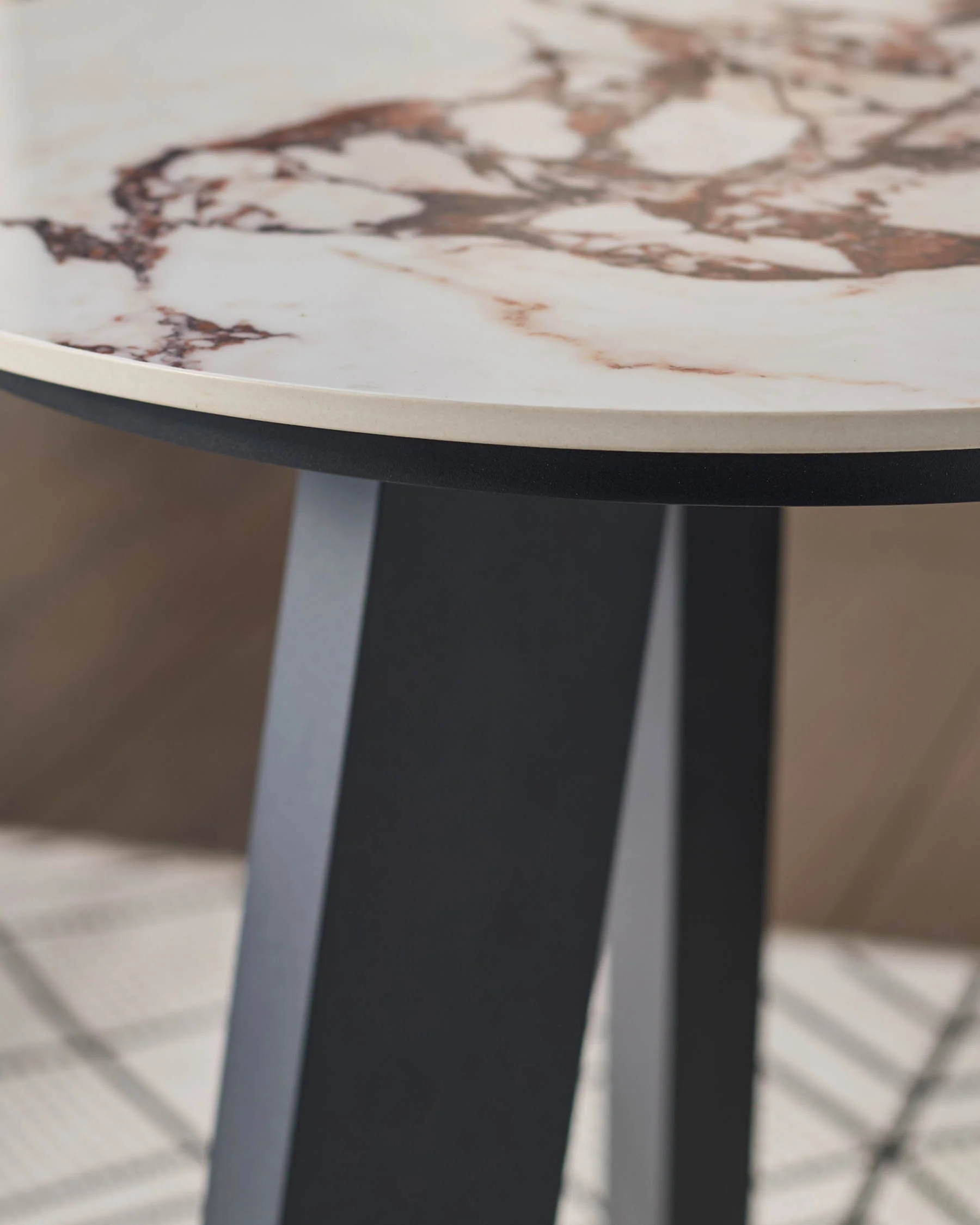 Bianco black with white calacatta garden side table - Image 6