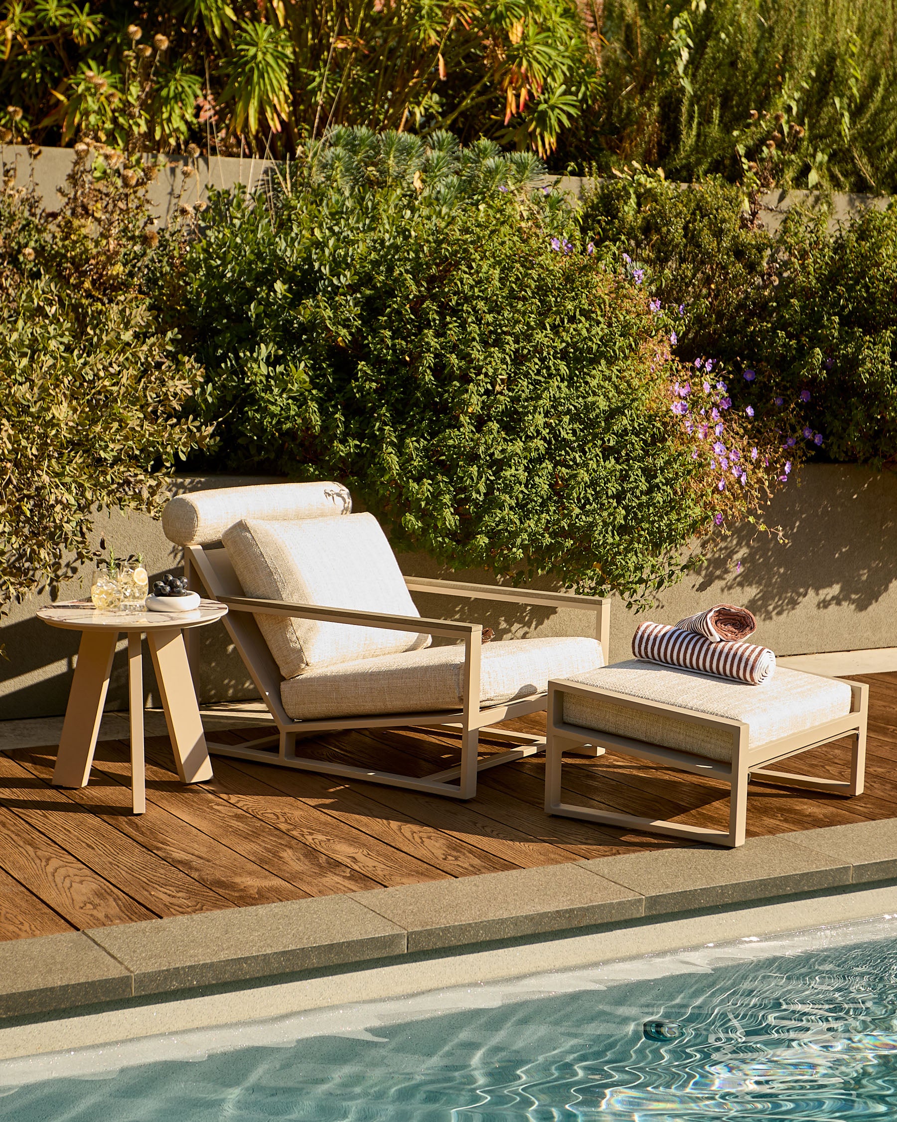 Bianco natural with white calacatta garden side table - Image 3