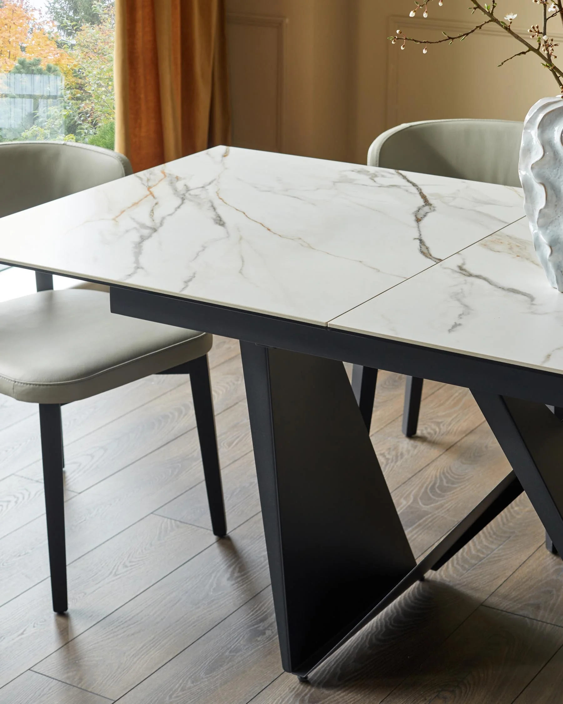 Calenzano natural ceramic extending 6 to 8 seater dining table - Image 5