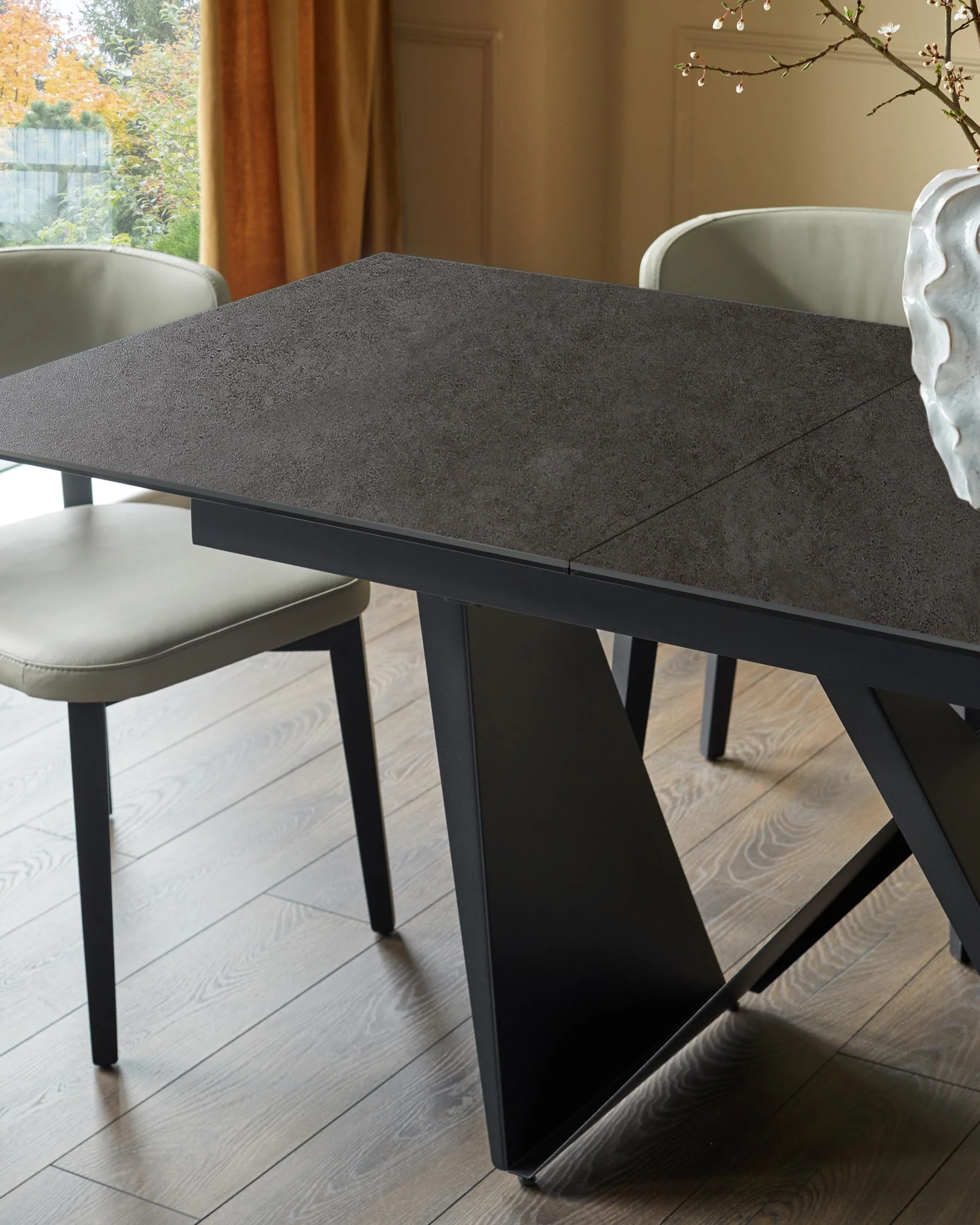 Calenzano dark grey ceramic 6-8 seater table and 6 Harris dining chairs set - Image 3
