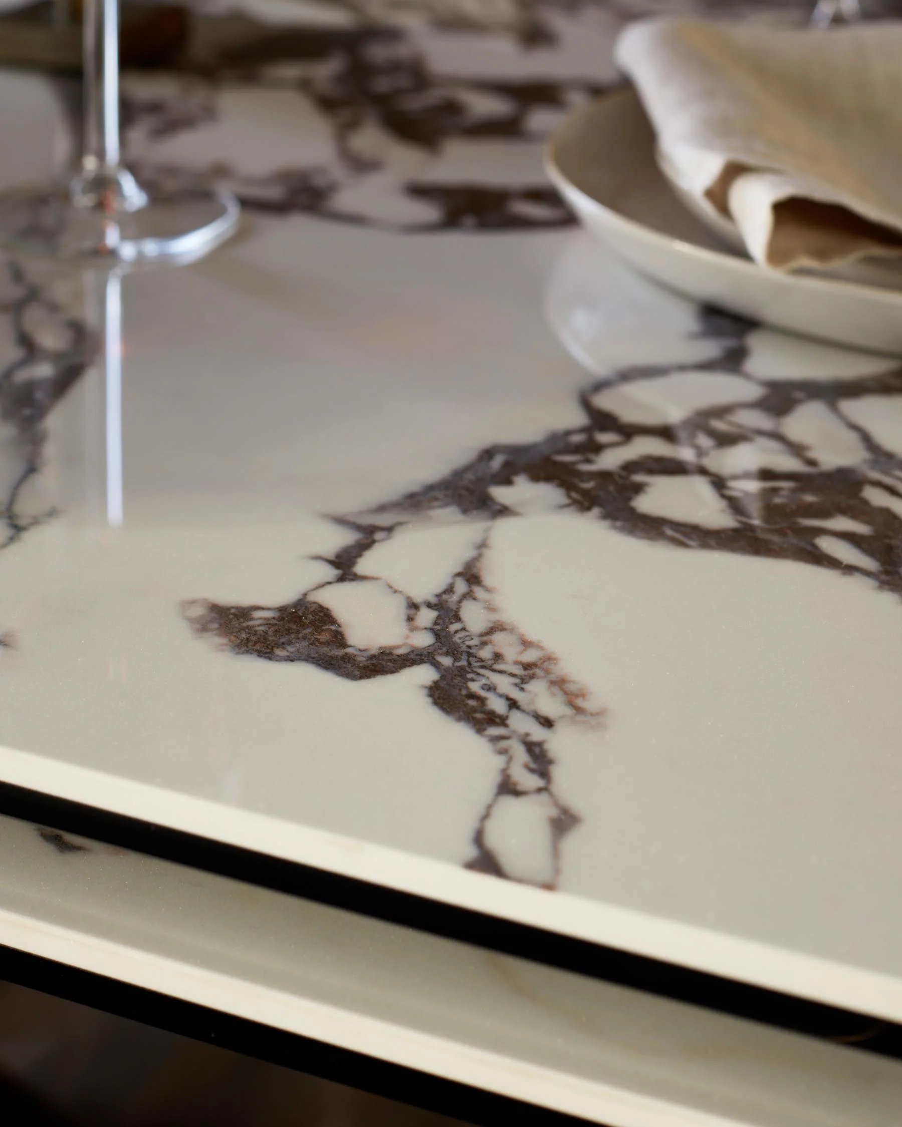 Calenzano white calacatta ceramic extending 8 to 10 seater dining table - Image 4