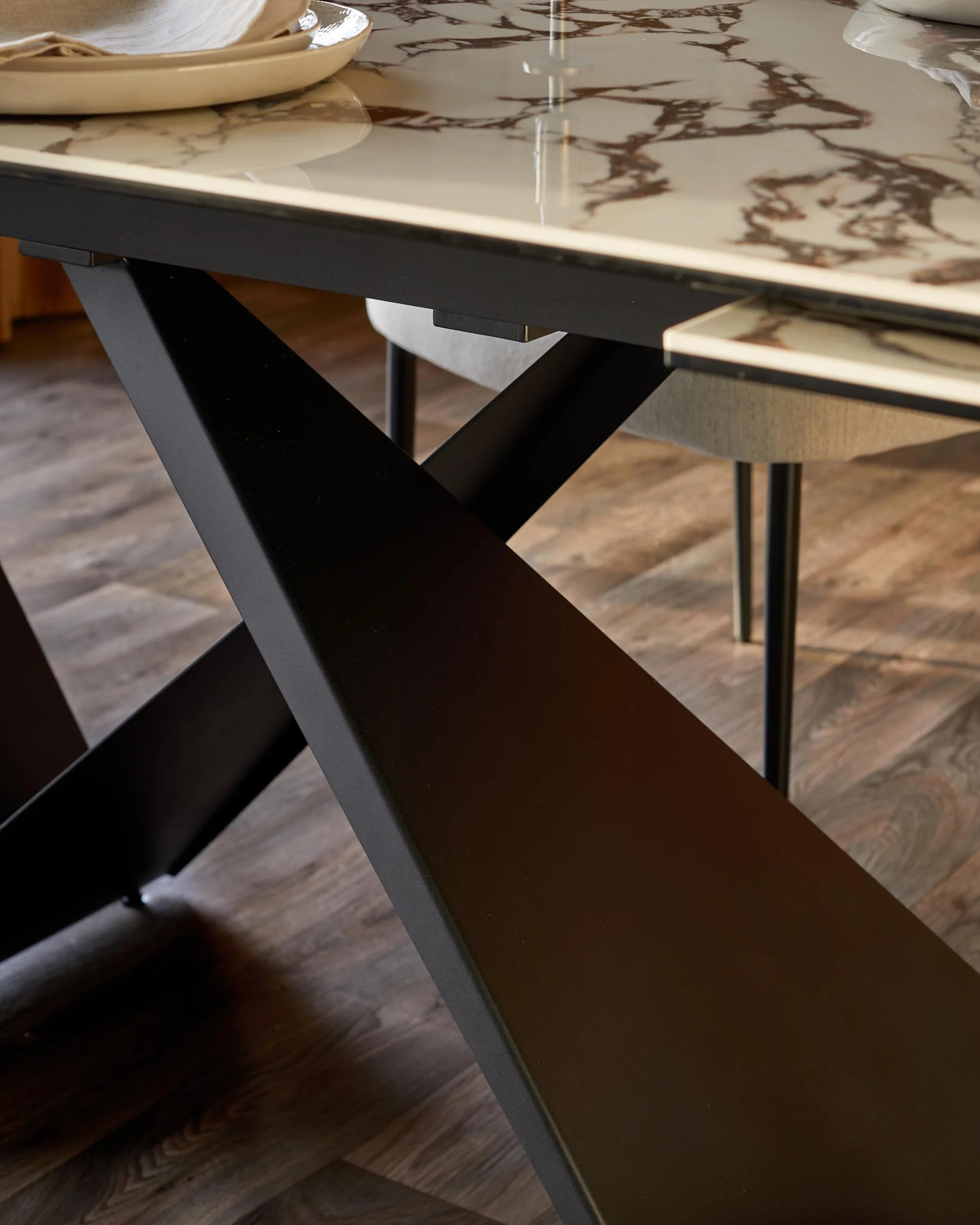 Calenzano white calacatta ceramic extending 8 to 10 seater dining table - Image 7