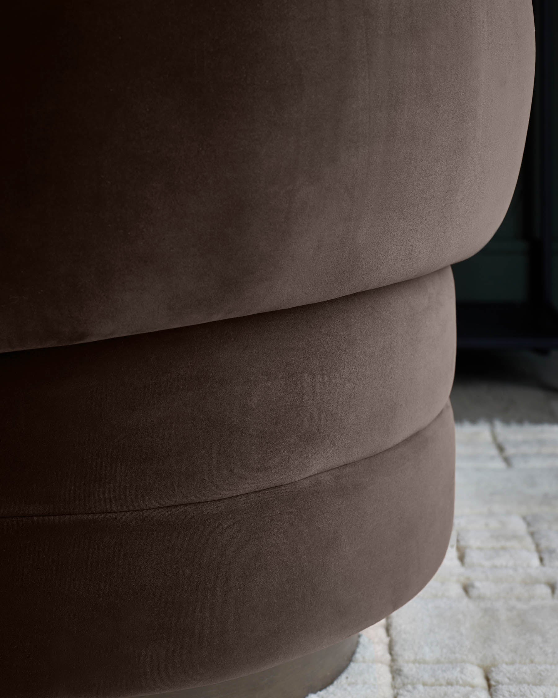 Callan dark chocolate velvet swivel accent chair - Image 6