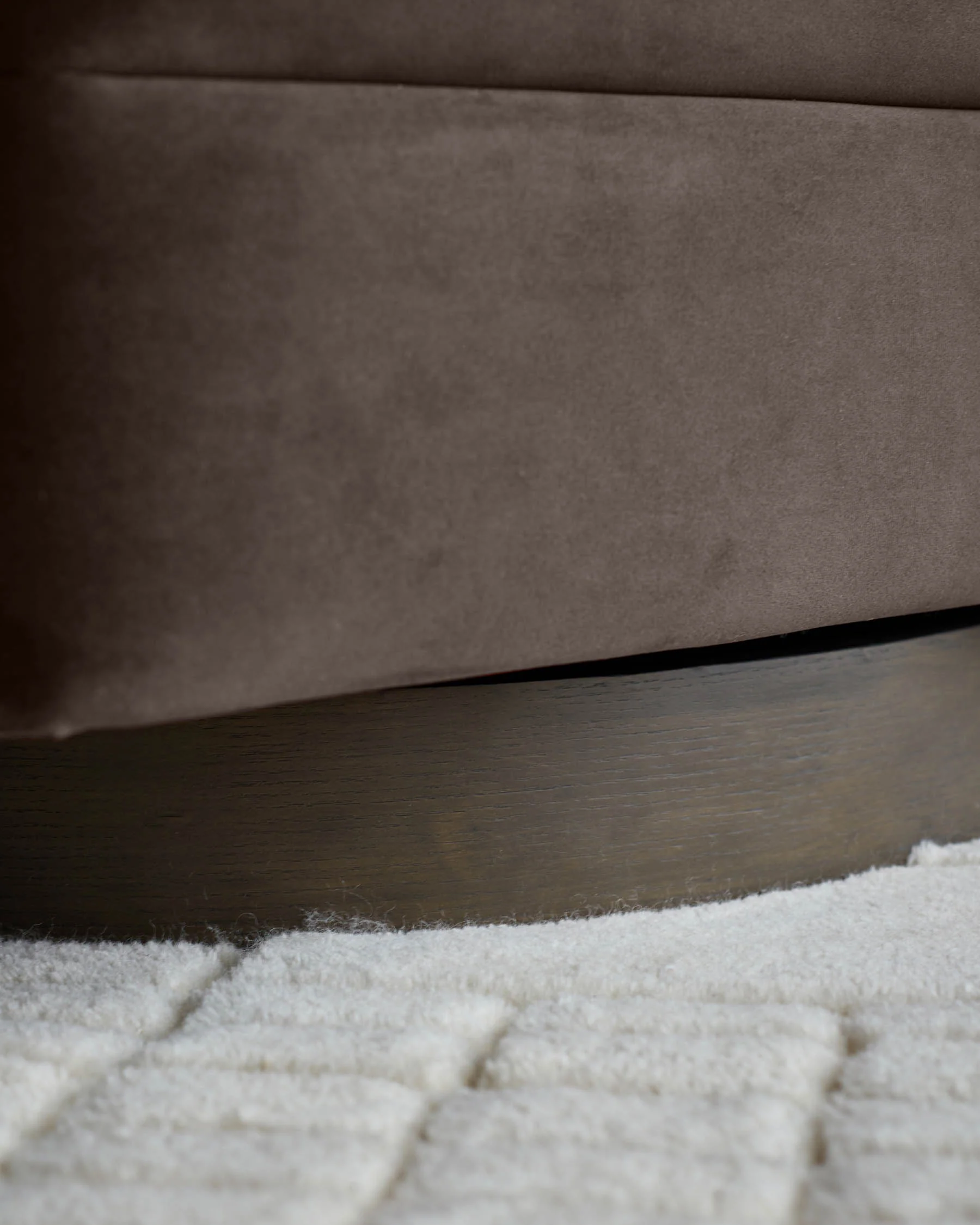 Callan dark chocolate velvet swivel accent chair - Image 8