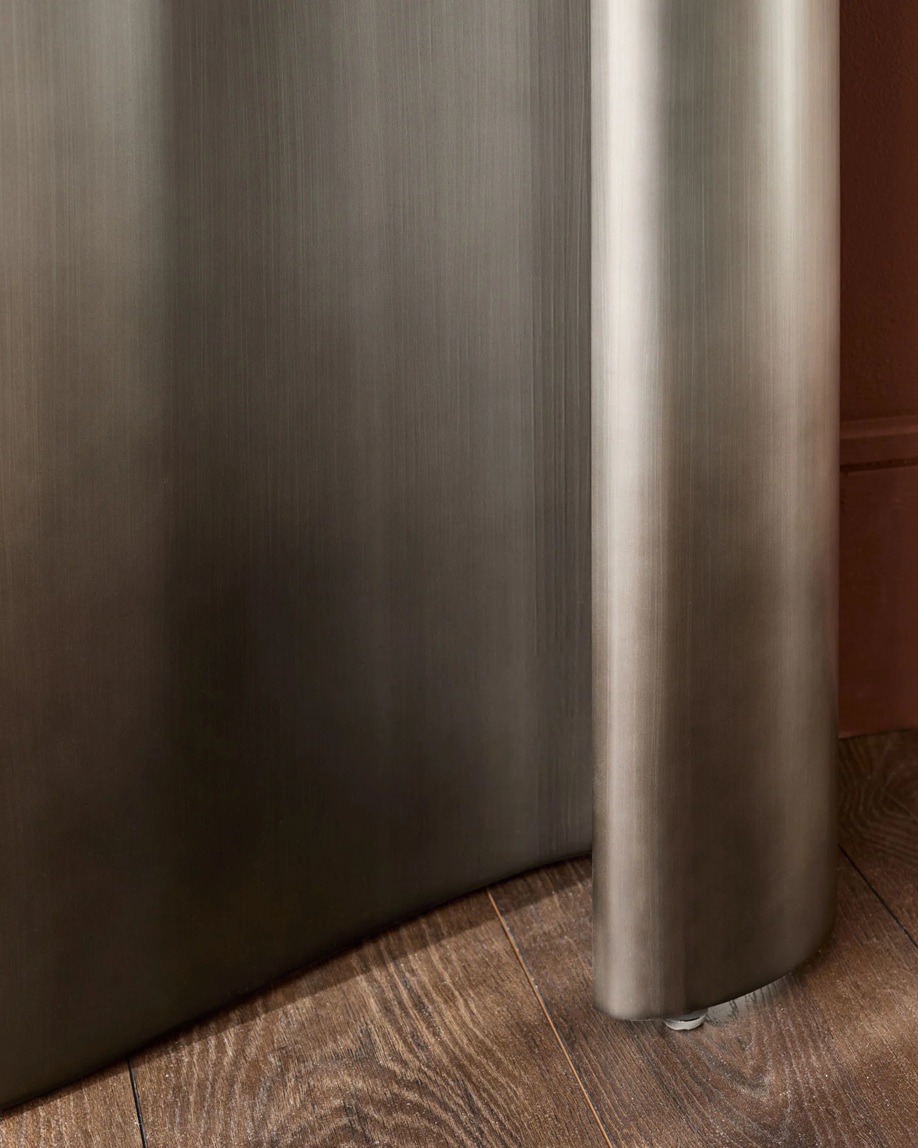 Carlo dark grey ceramic with ombre metal console table - Image 4