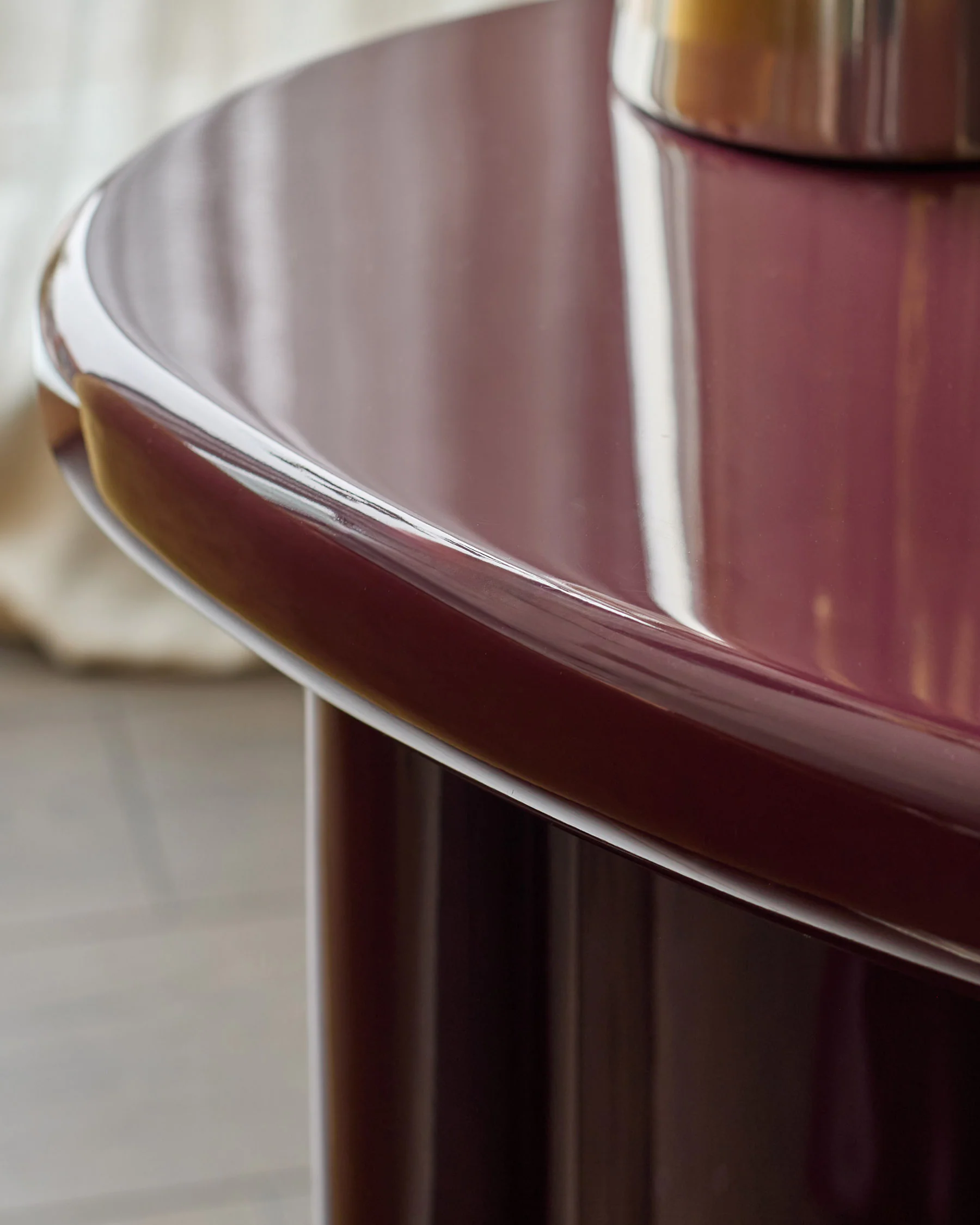 Carmela plum gloss side table - Image 4
