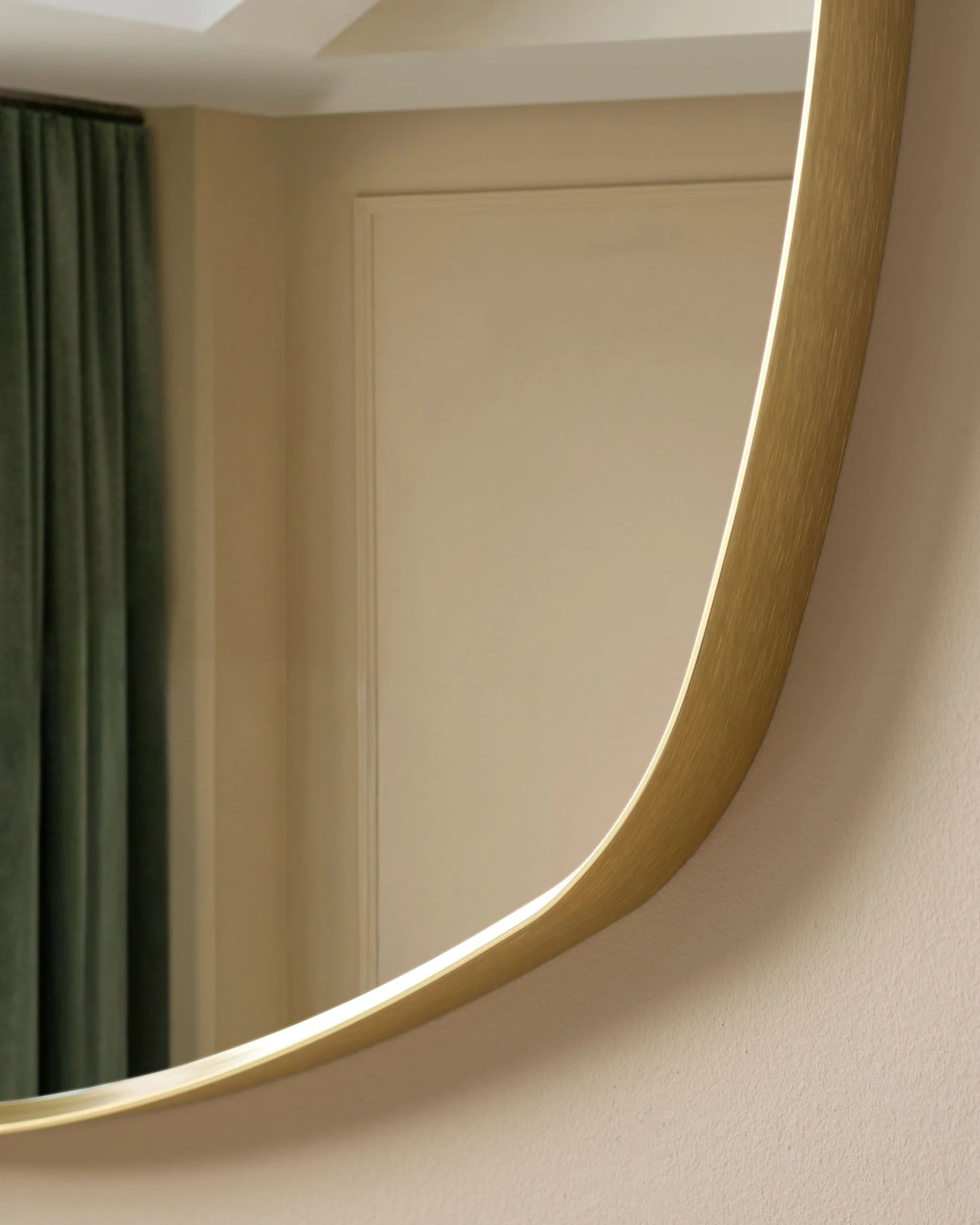 Channing gold pebble wall mirror - Image 4