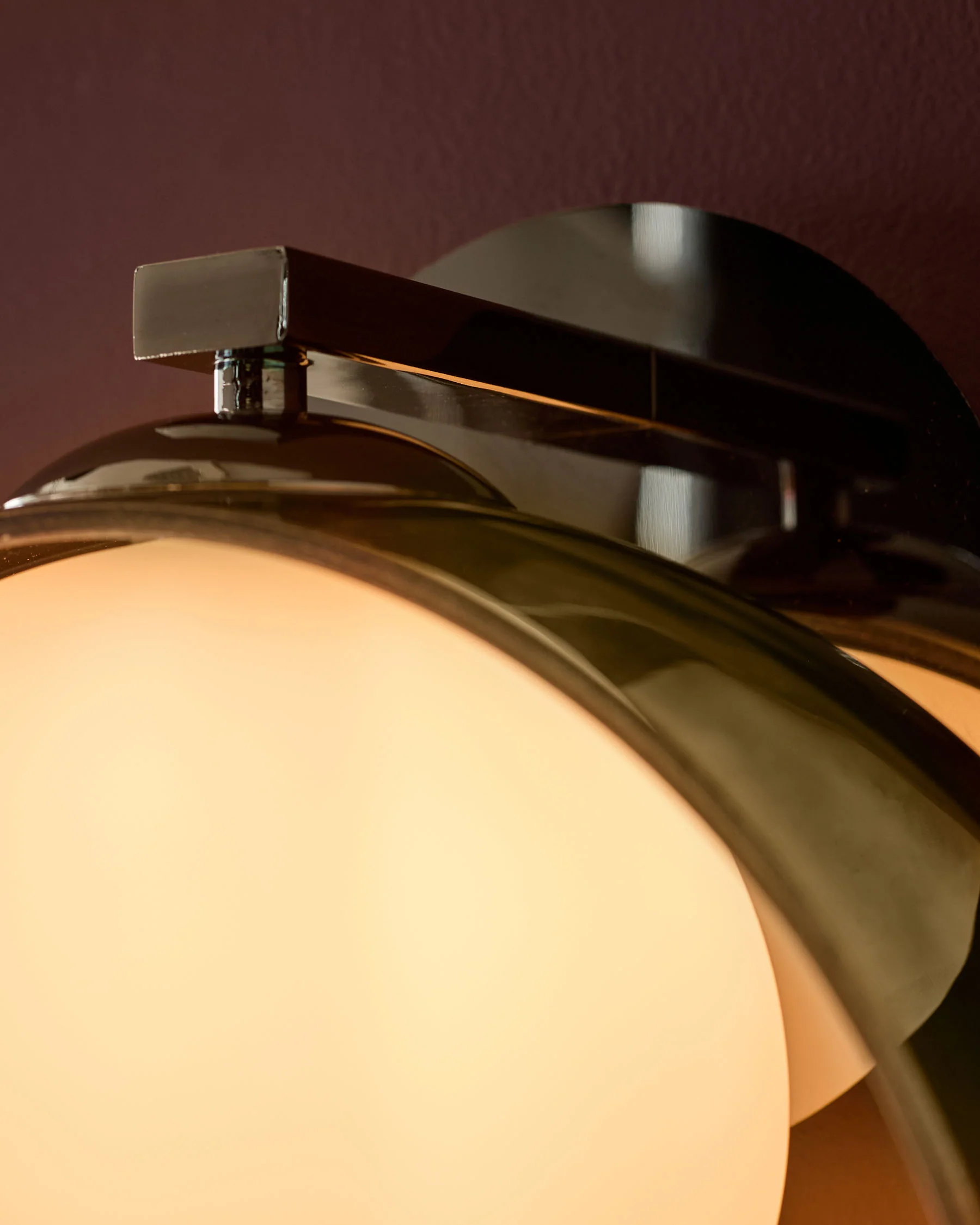 Chloe green glass adjustable wall light - Image 3