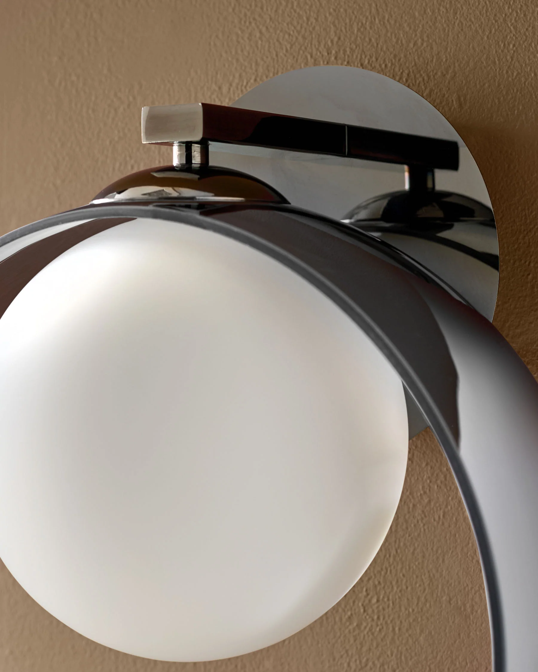 Chloe silver glass adjustable wall light - Image 6