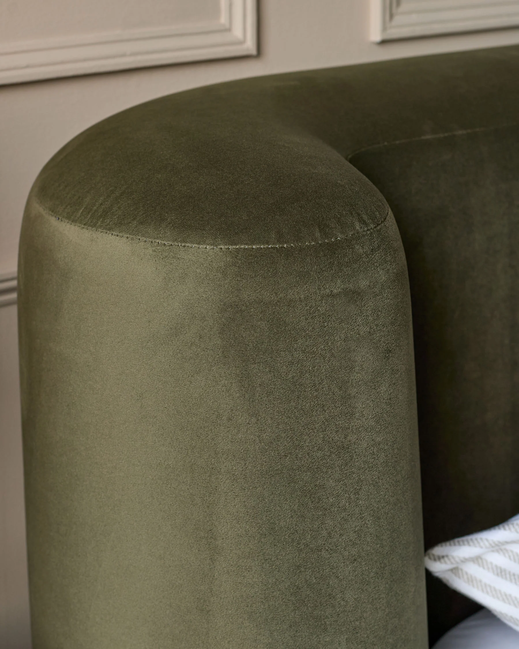 Darla olive green velvet king size ottoman storage bed - Image 9