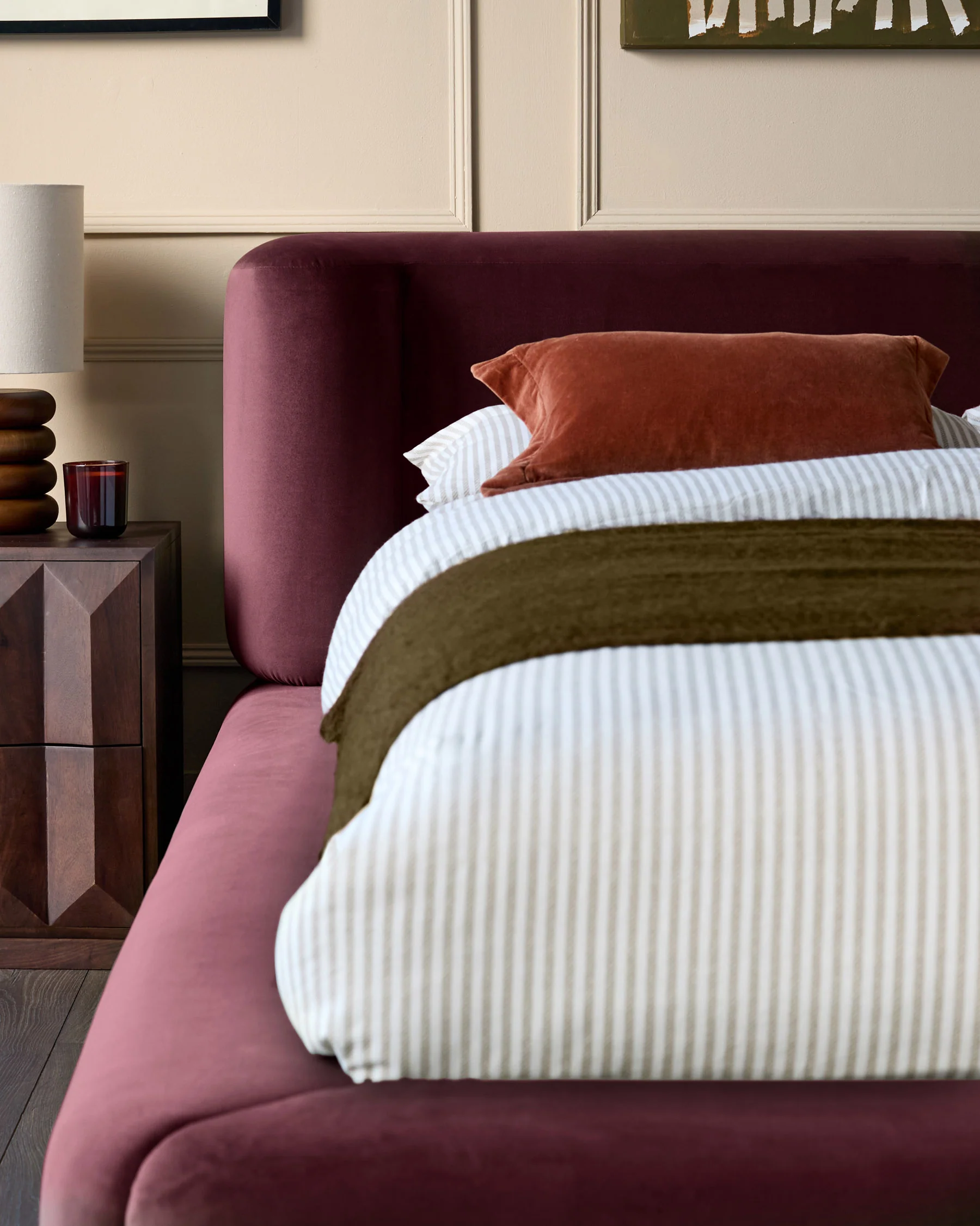 Darla plum velvet king ottoman storage bed - Image 4