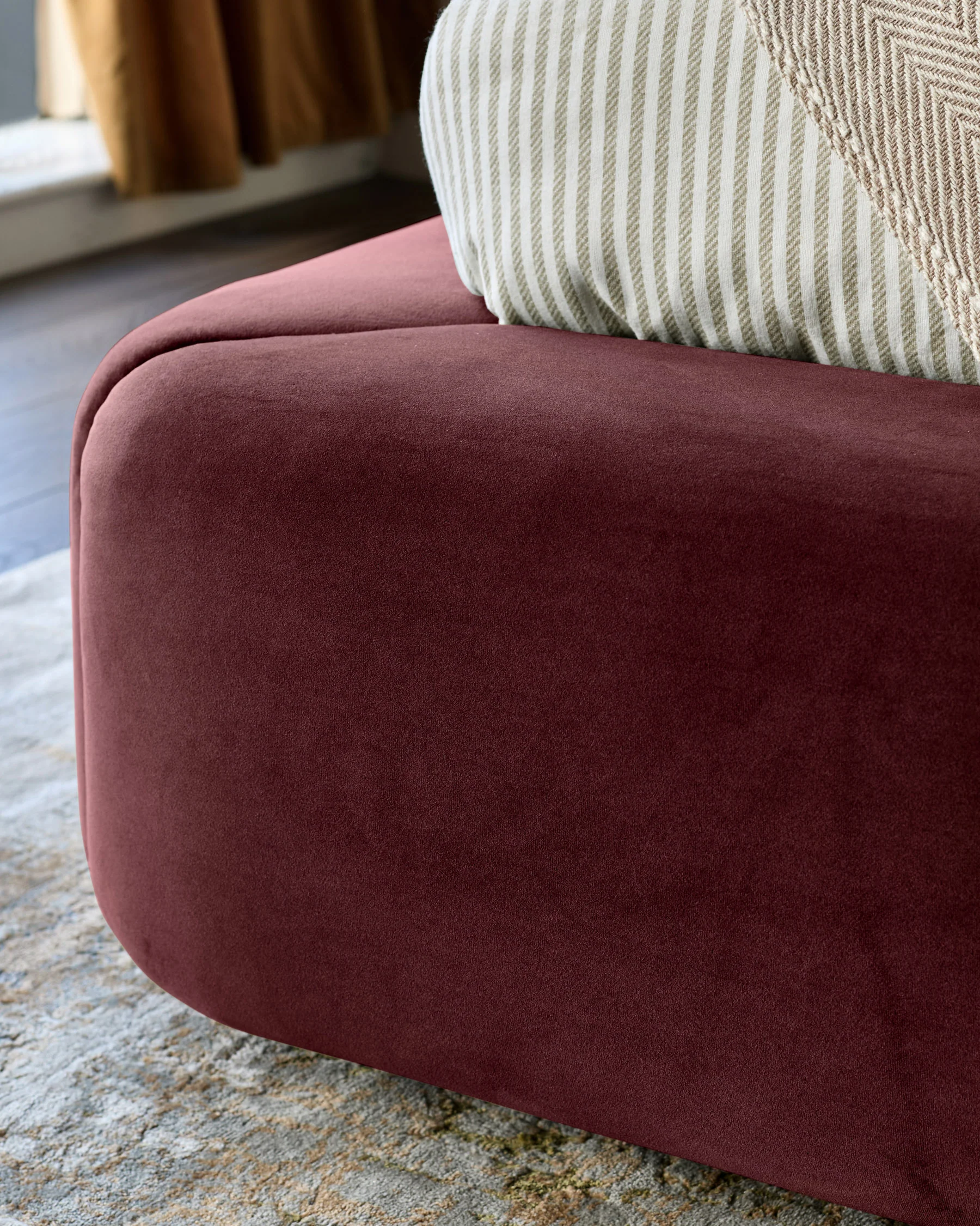 Darla plum velvet king ottoman storage bed - Image 8