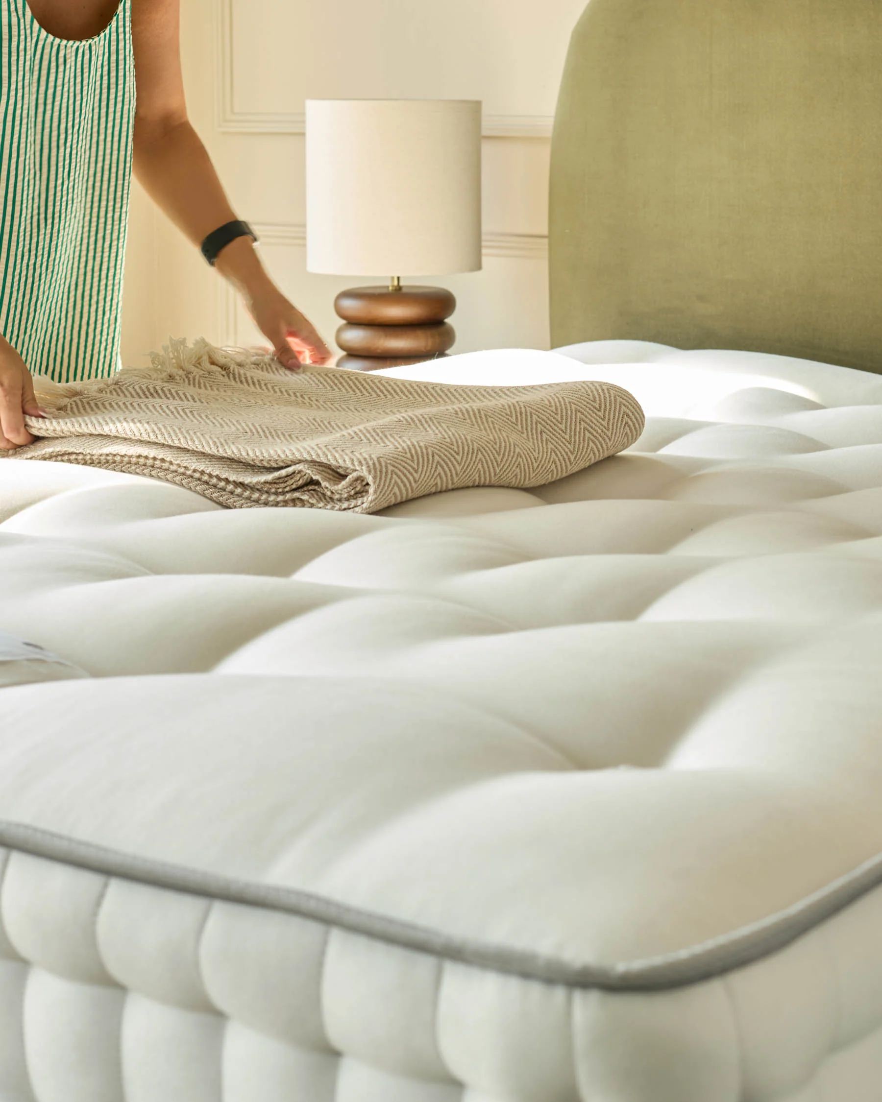 Deluxe Comfort 2,000 Pocket Spring Medium Double Mattress - Image 2