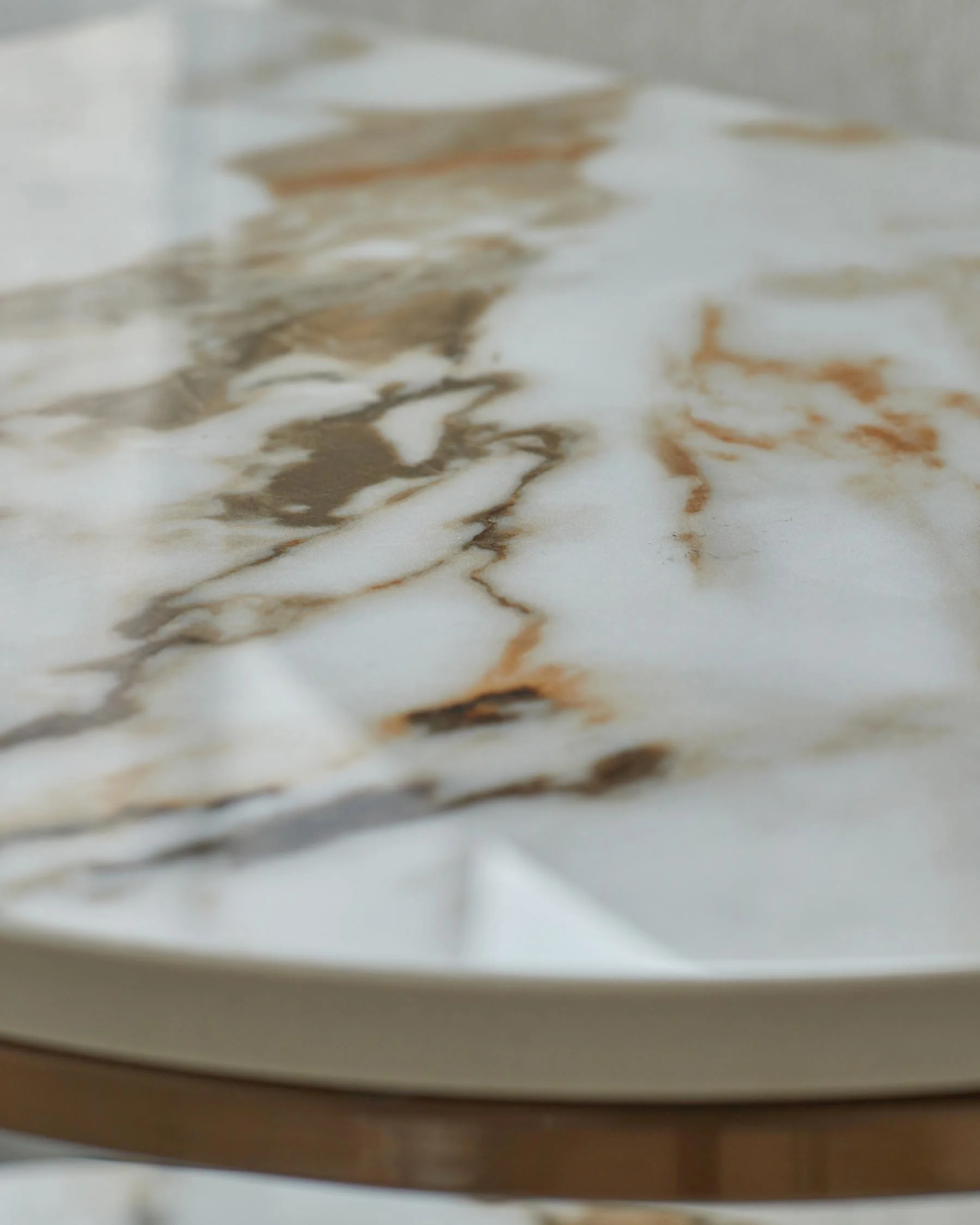 Demi natural ceramic side table - Image 3