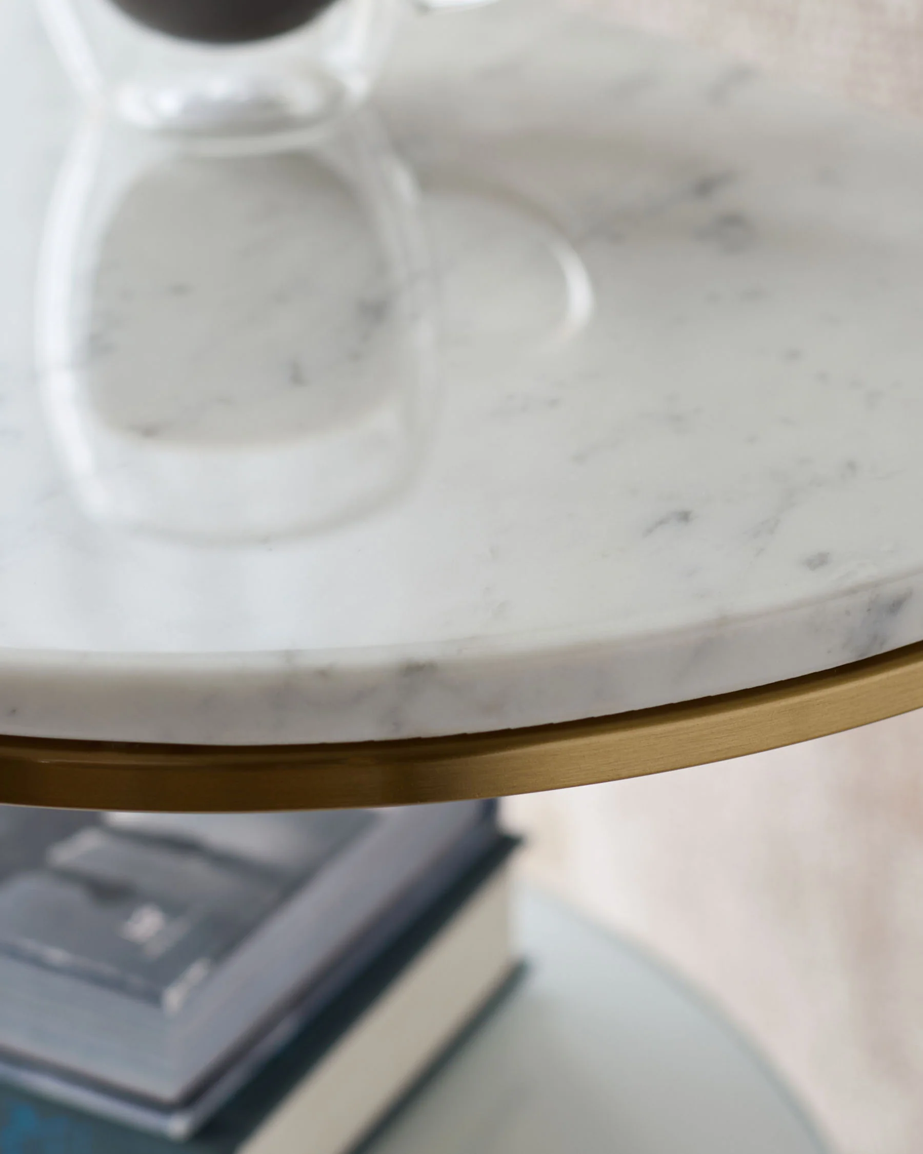 Demi white marble side table - Image 4