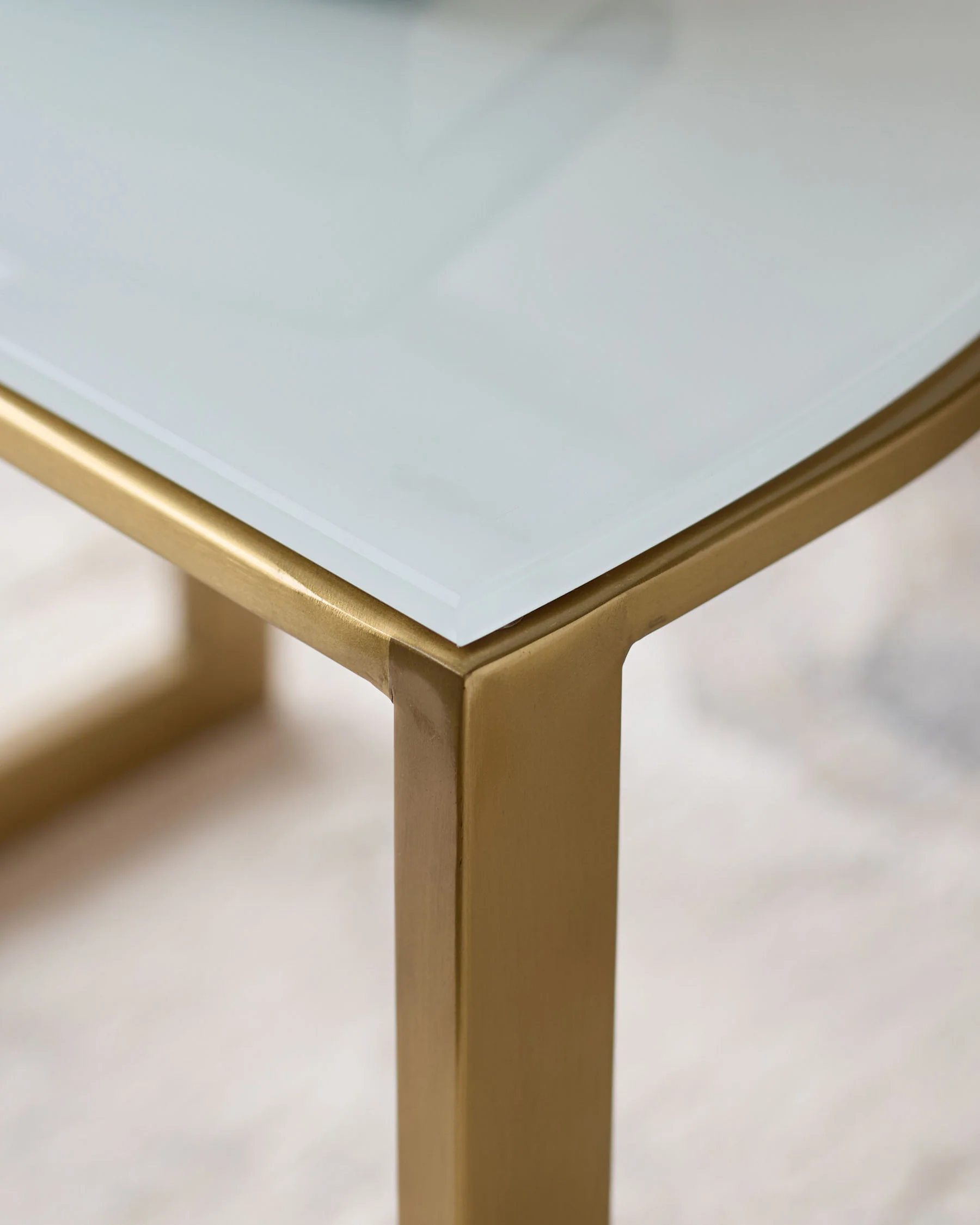 Demi white marble side table - Image 6