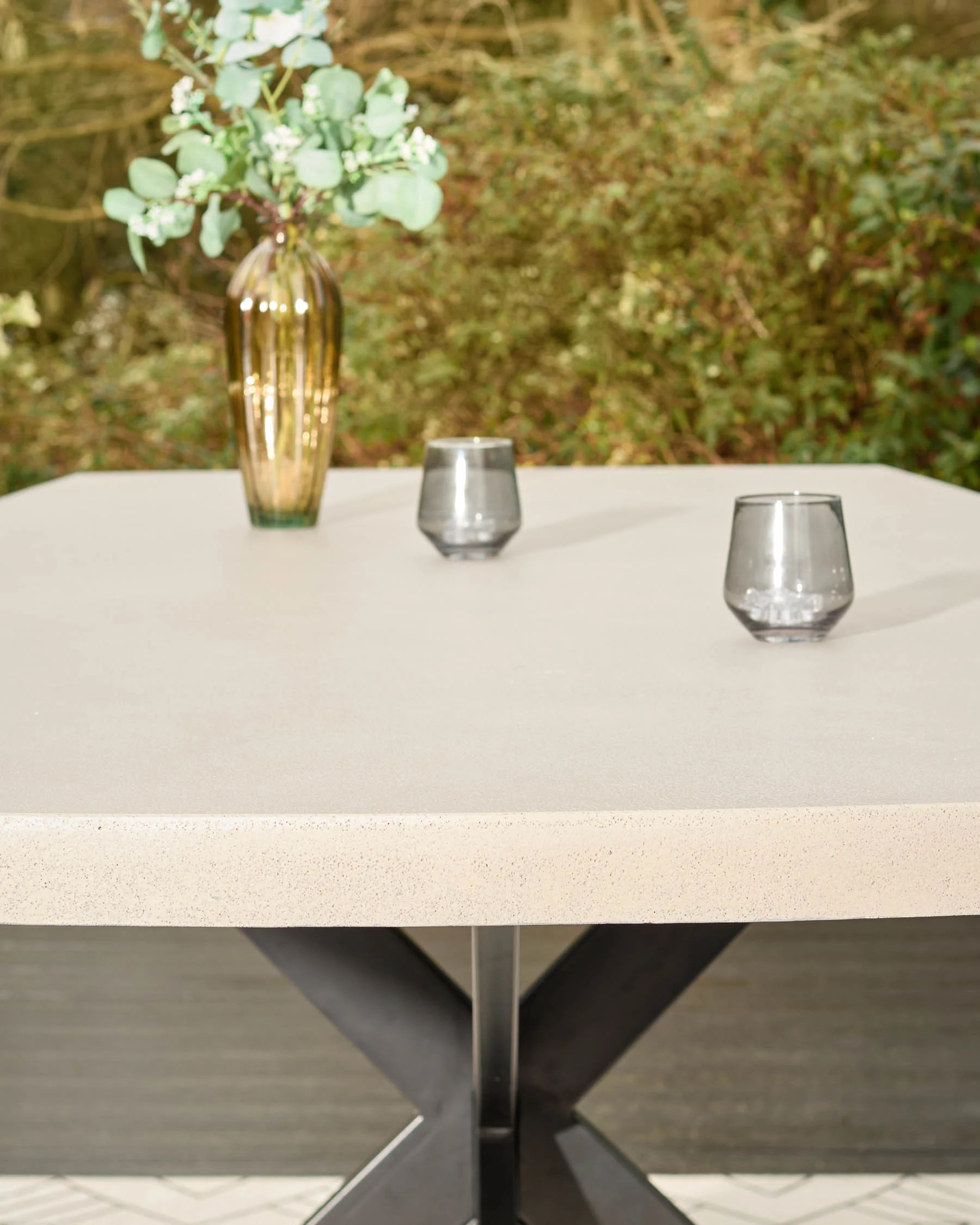 Donato dark grey garden dining table with 6 Camilo natural dining chairs set - Image 7