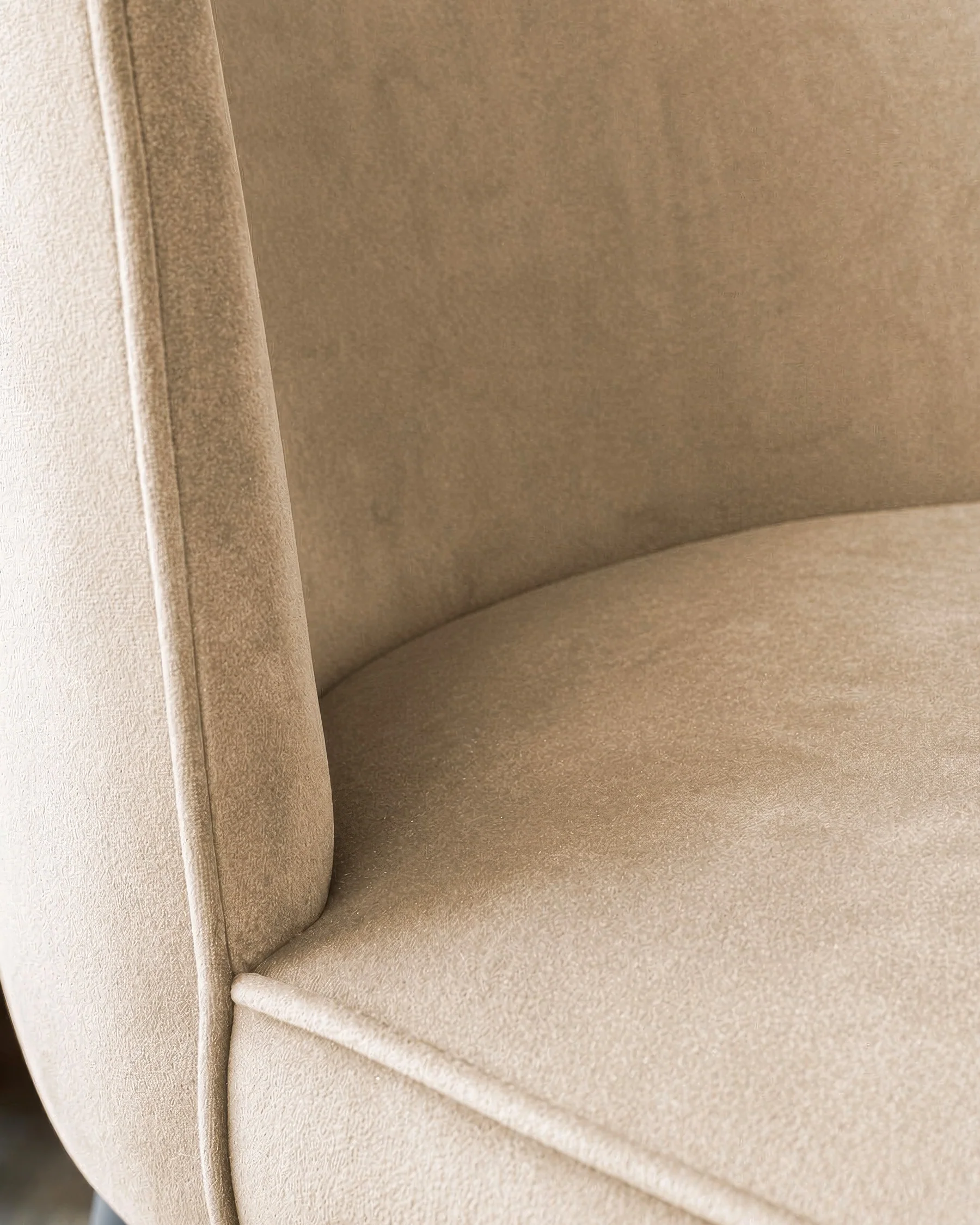 Evelyn champagne velvet dining chair - Image 6