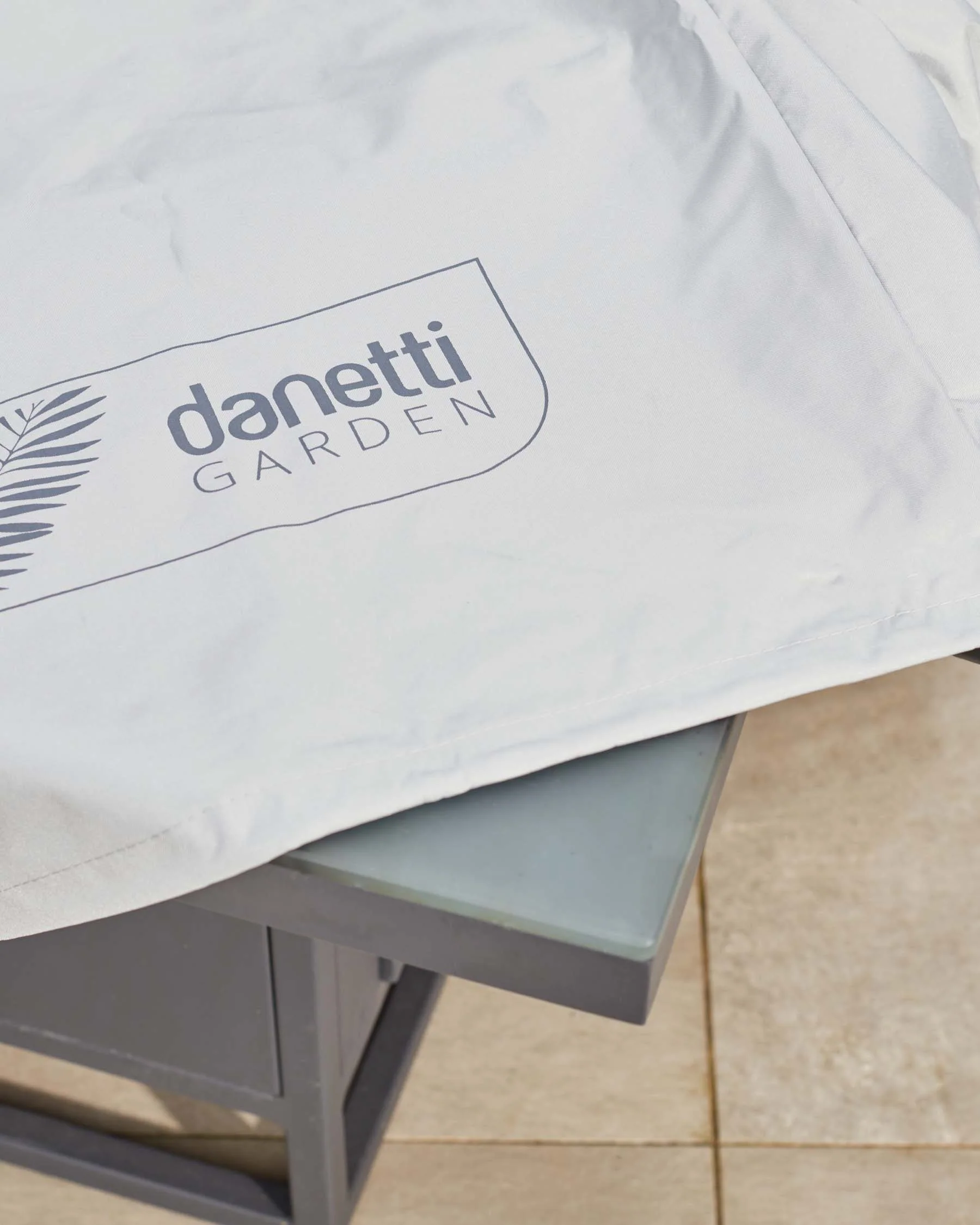 Medium garden furniture cover - Image 2