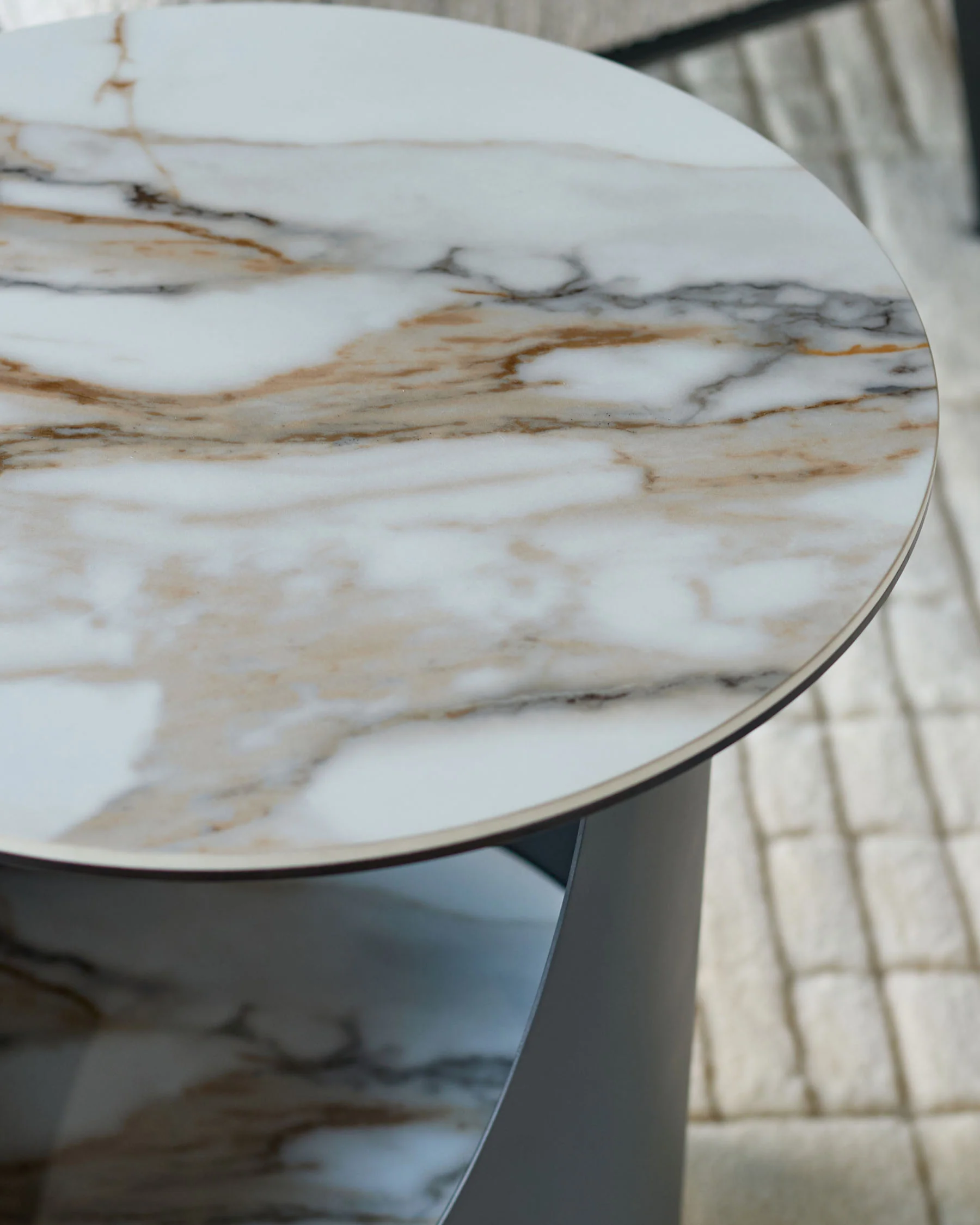 Giotto natural ceramic side table - Image 4