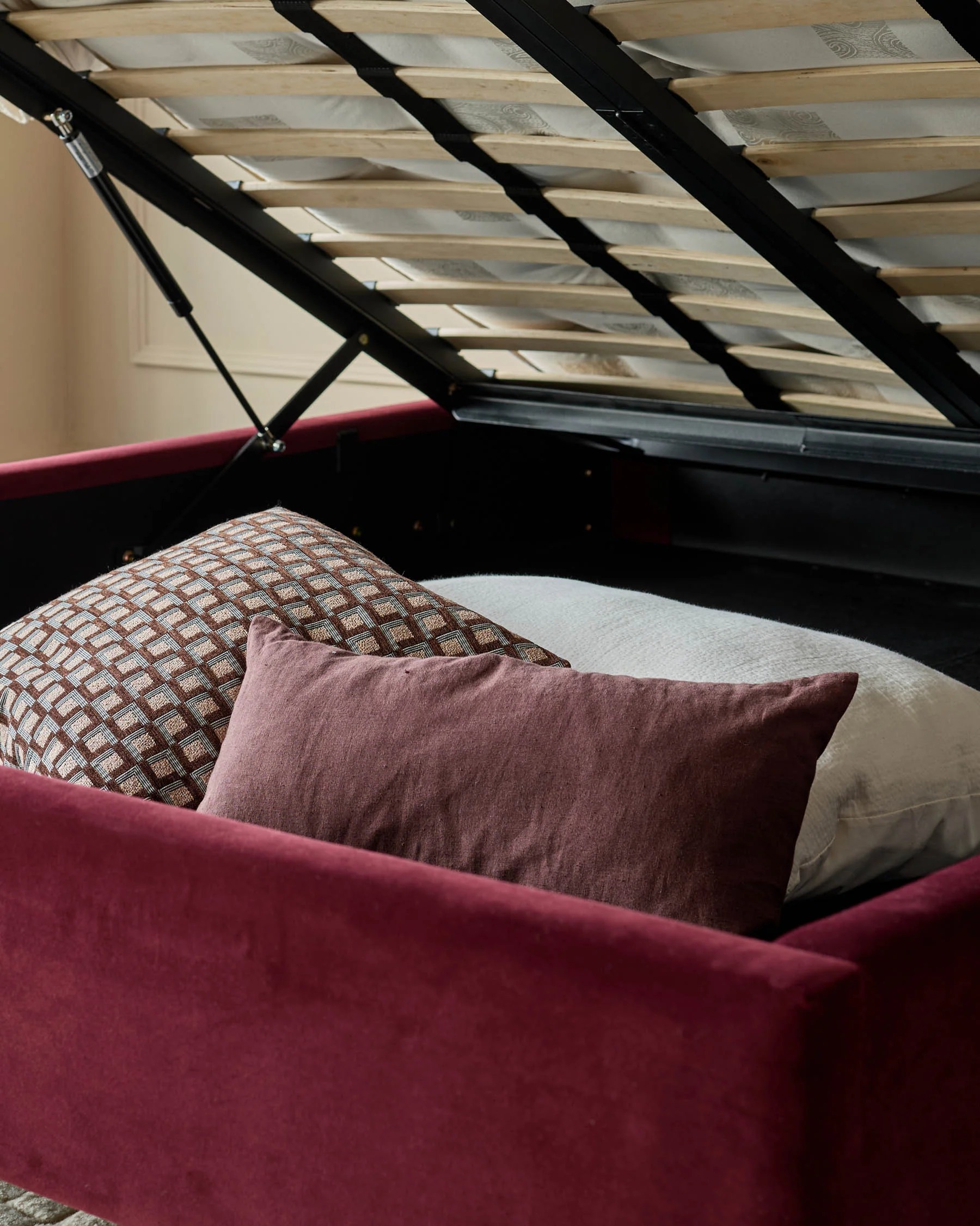 Grove rose velvet and plum velvet king size ottoman storage bed - Image 8