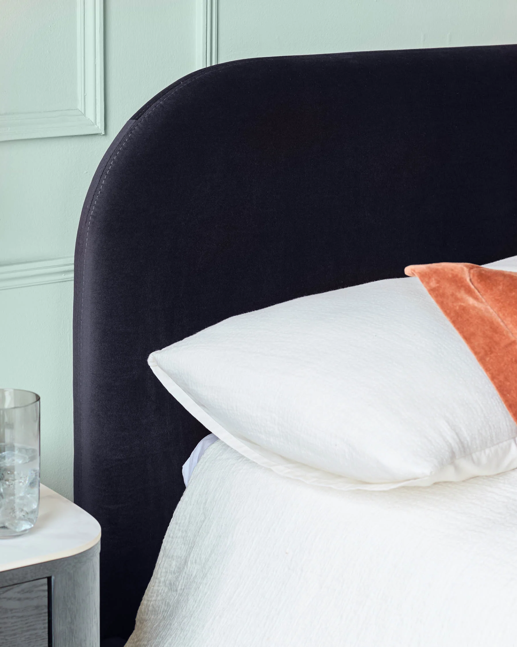Hampton dark navy velvet king size bed - Image 3