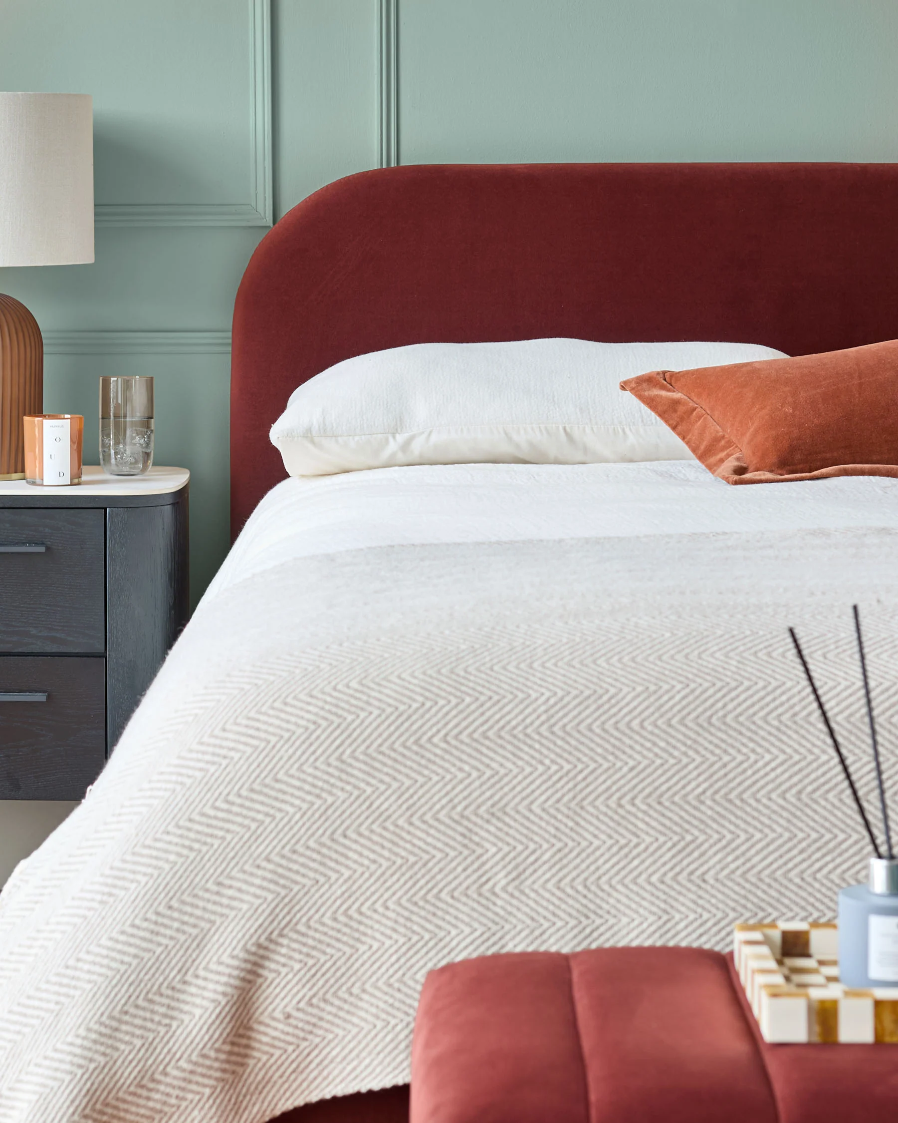 Hampton toffee red velvet double bed - Image 4