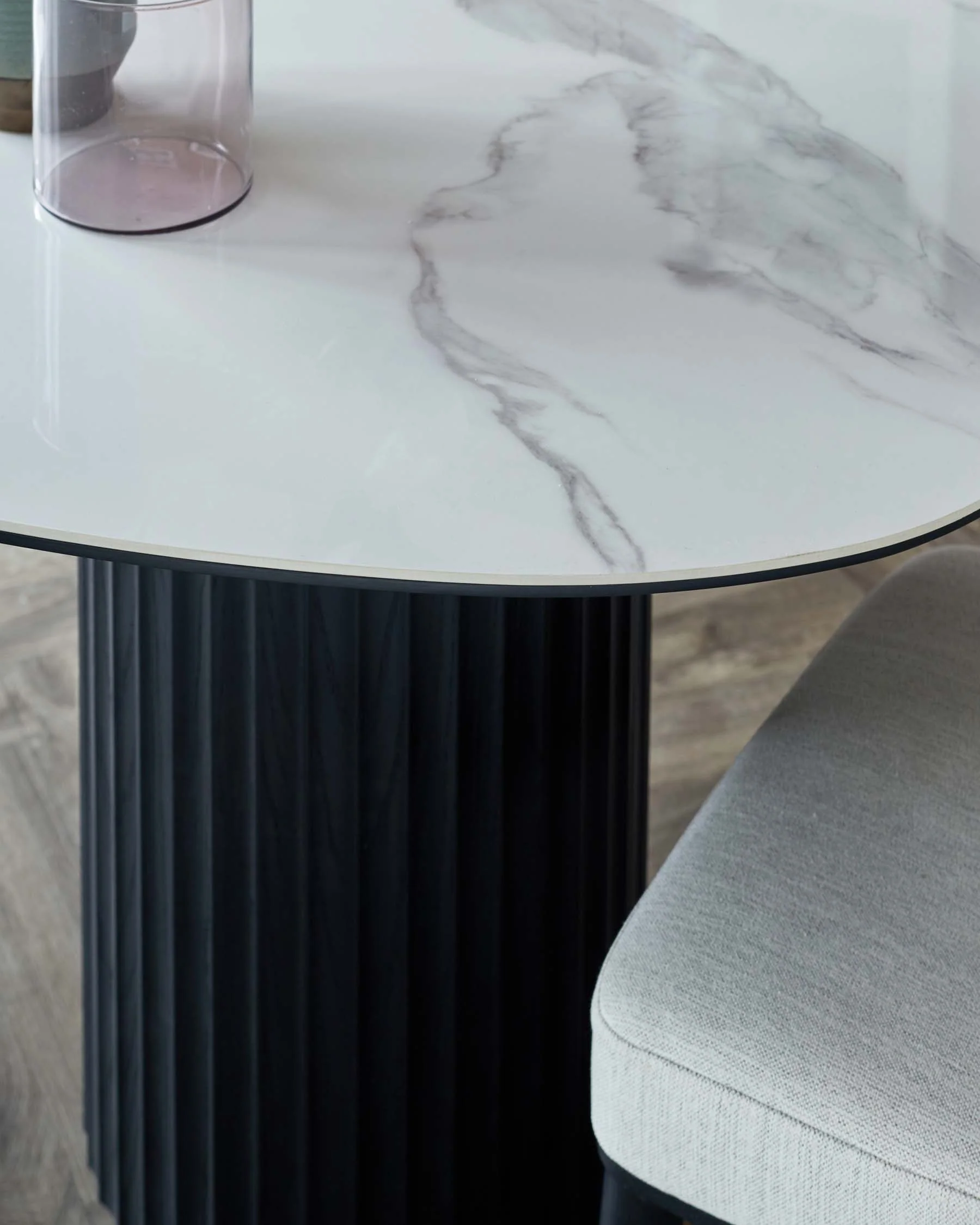 Hanne white ceramic 6 seater dining table - Image 5