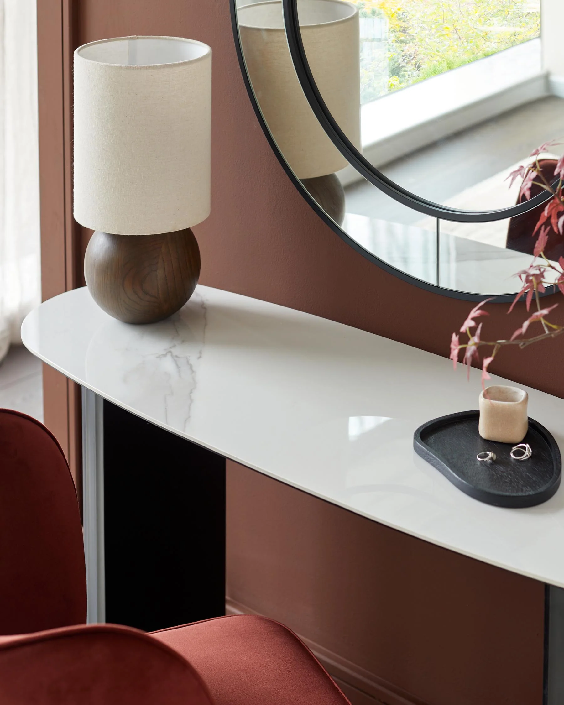 Hanne white ceramic console table - Image 4