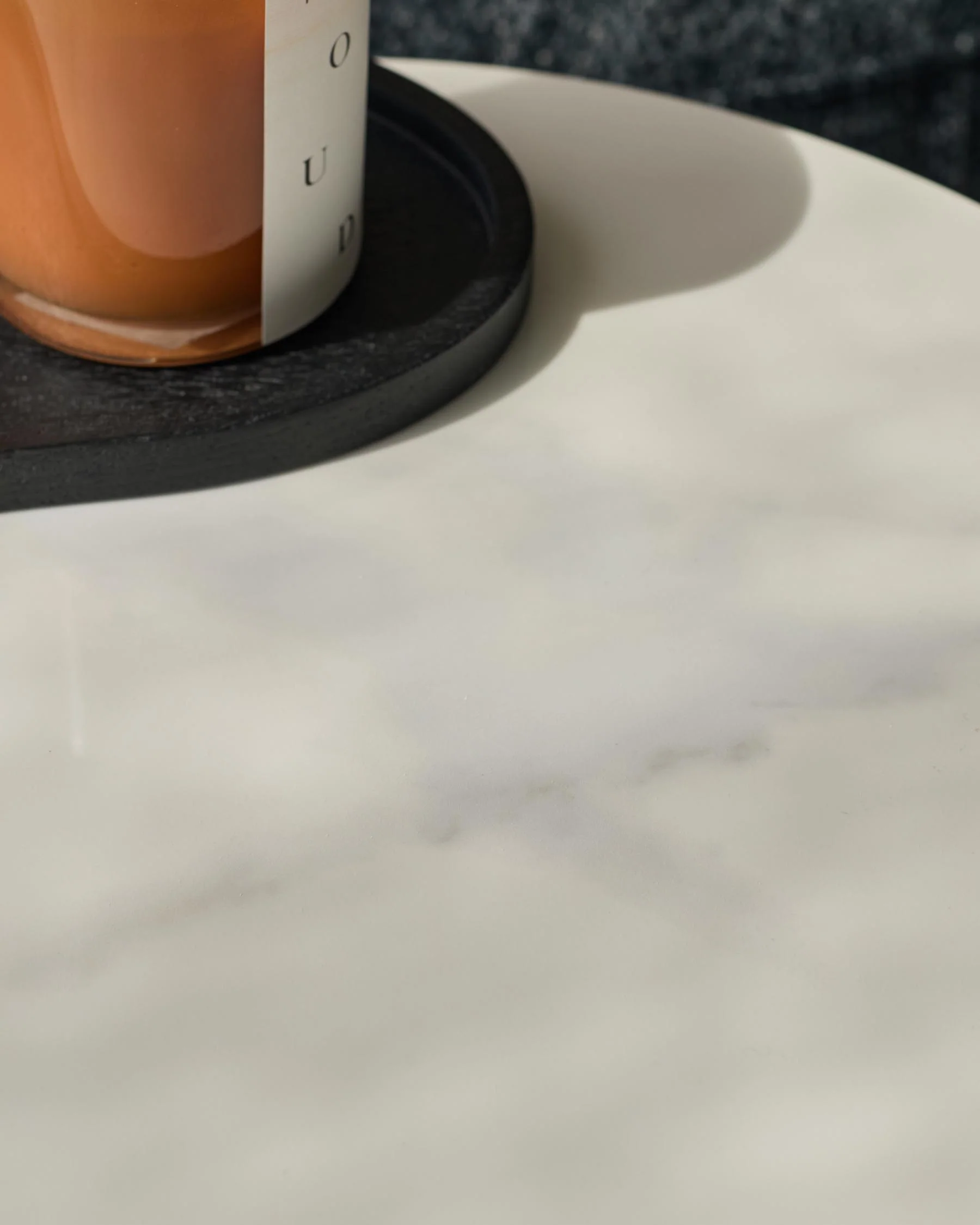 Hanne white ceramic side table - Image 4