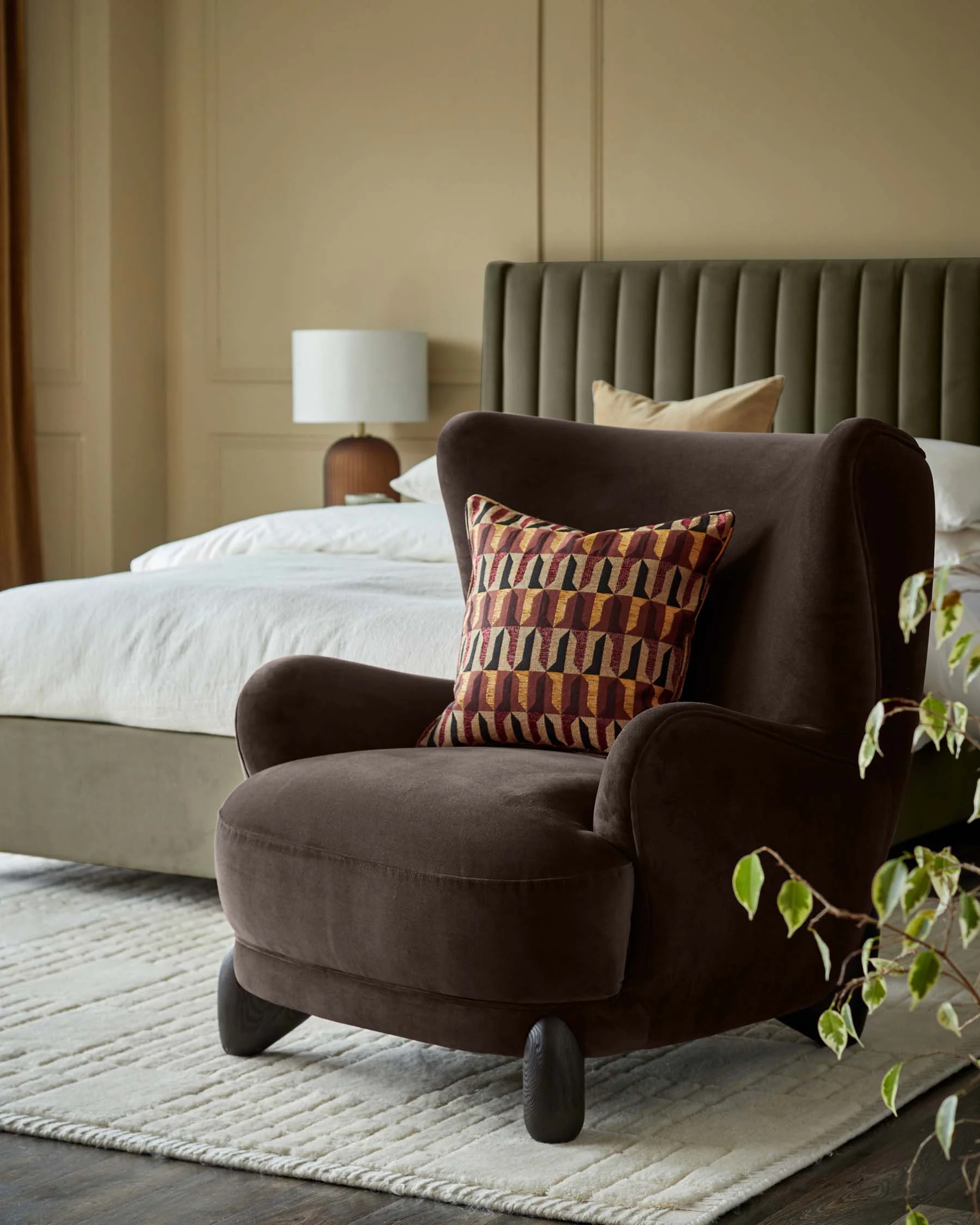 Harlan dark chocolate velvet accent chair - Image 4