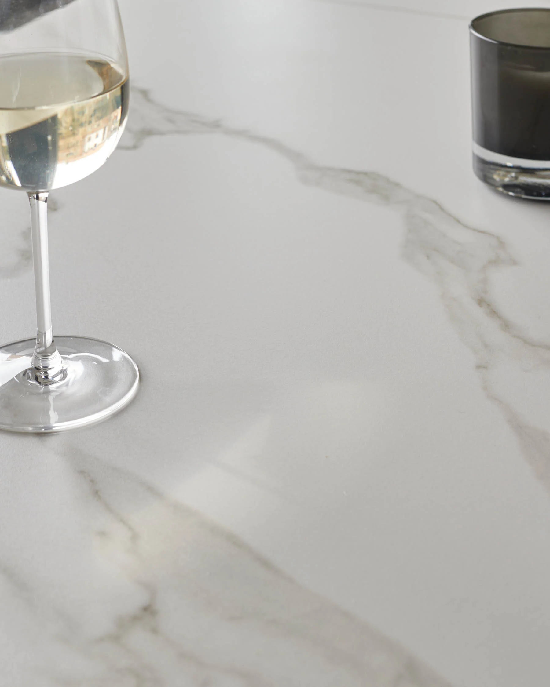 Hayden white ceramic extending 8 to 10 seater dining table - Image 5