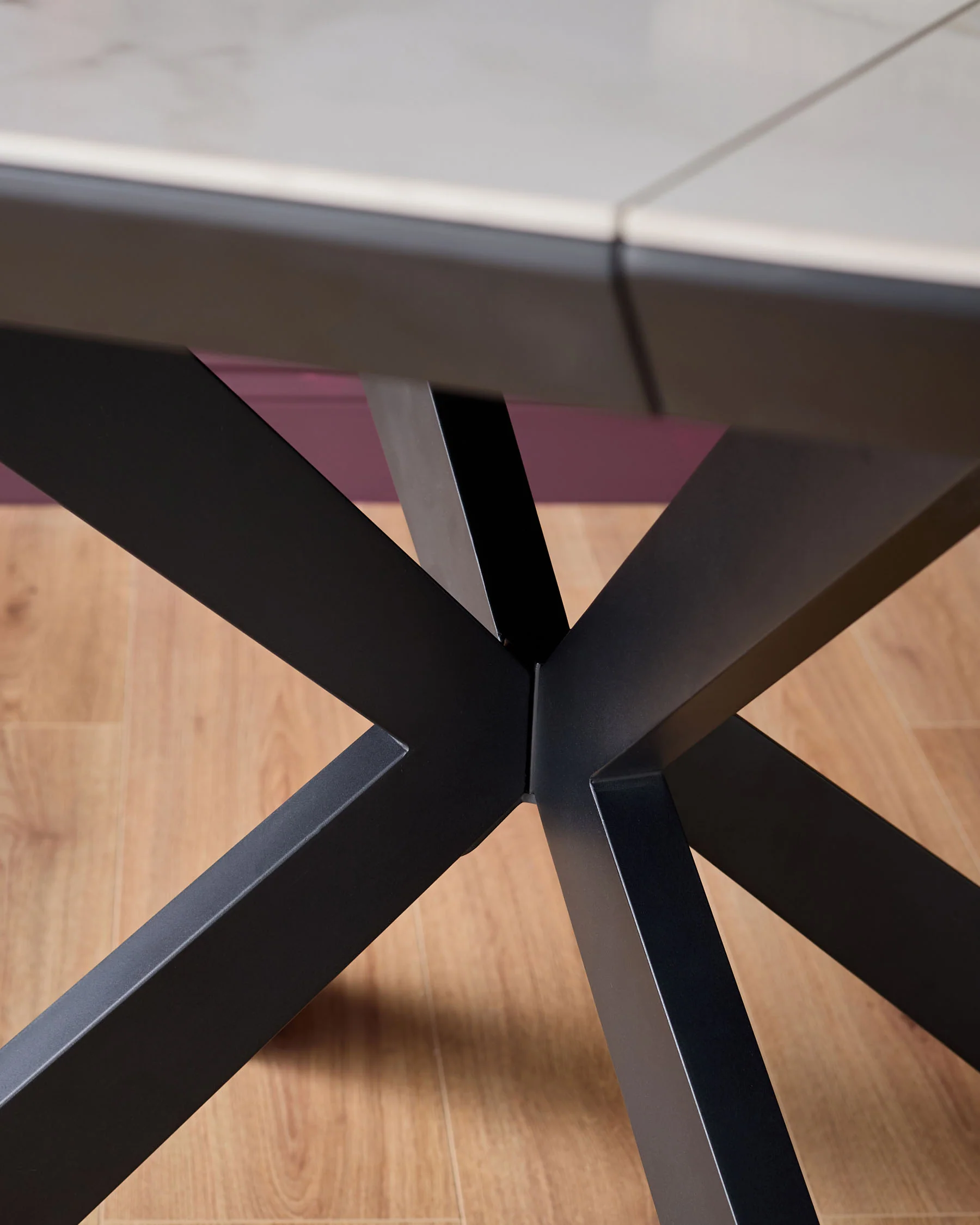 Hayden natural ceramic 4-6 extending round dining table - Image 5