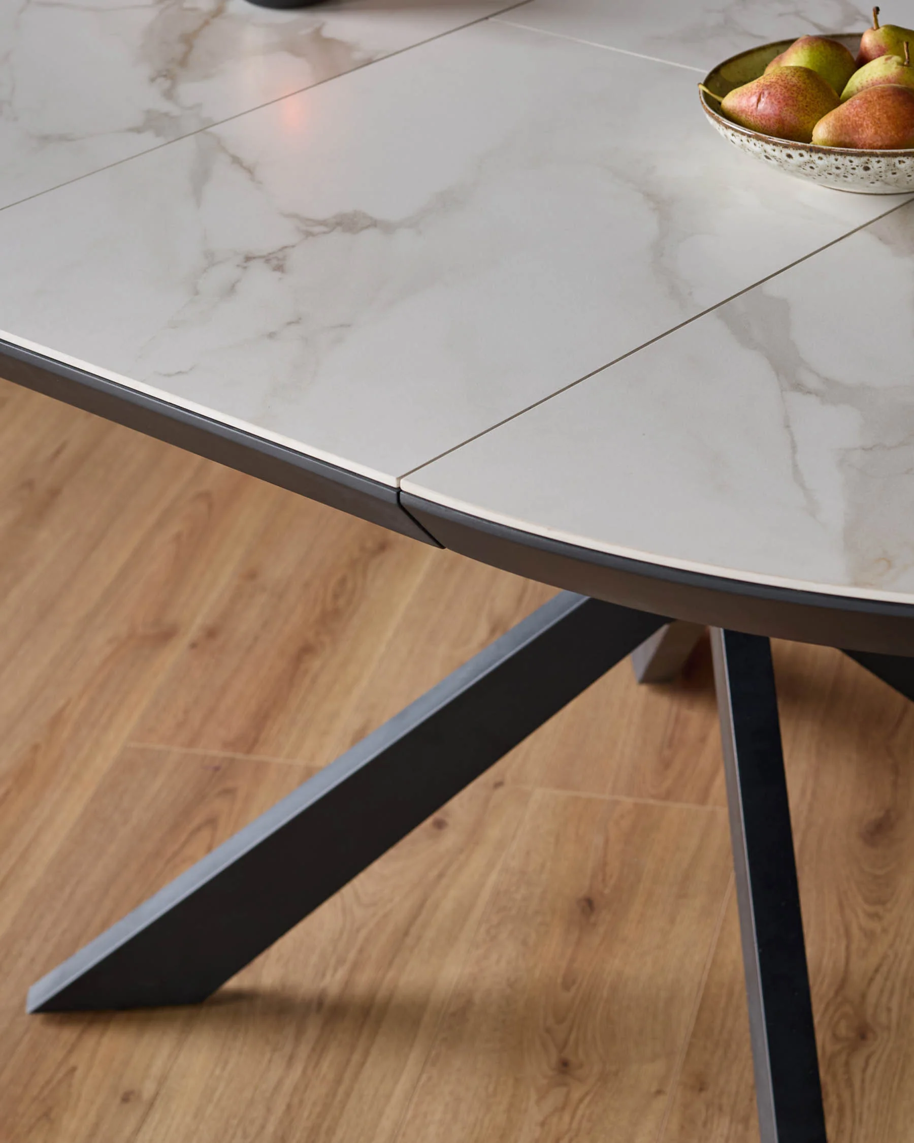 Hayden white round ceramic extending 4 to 6 dining table - Image 7