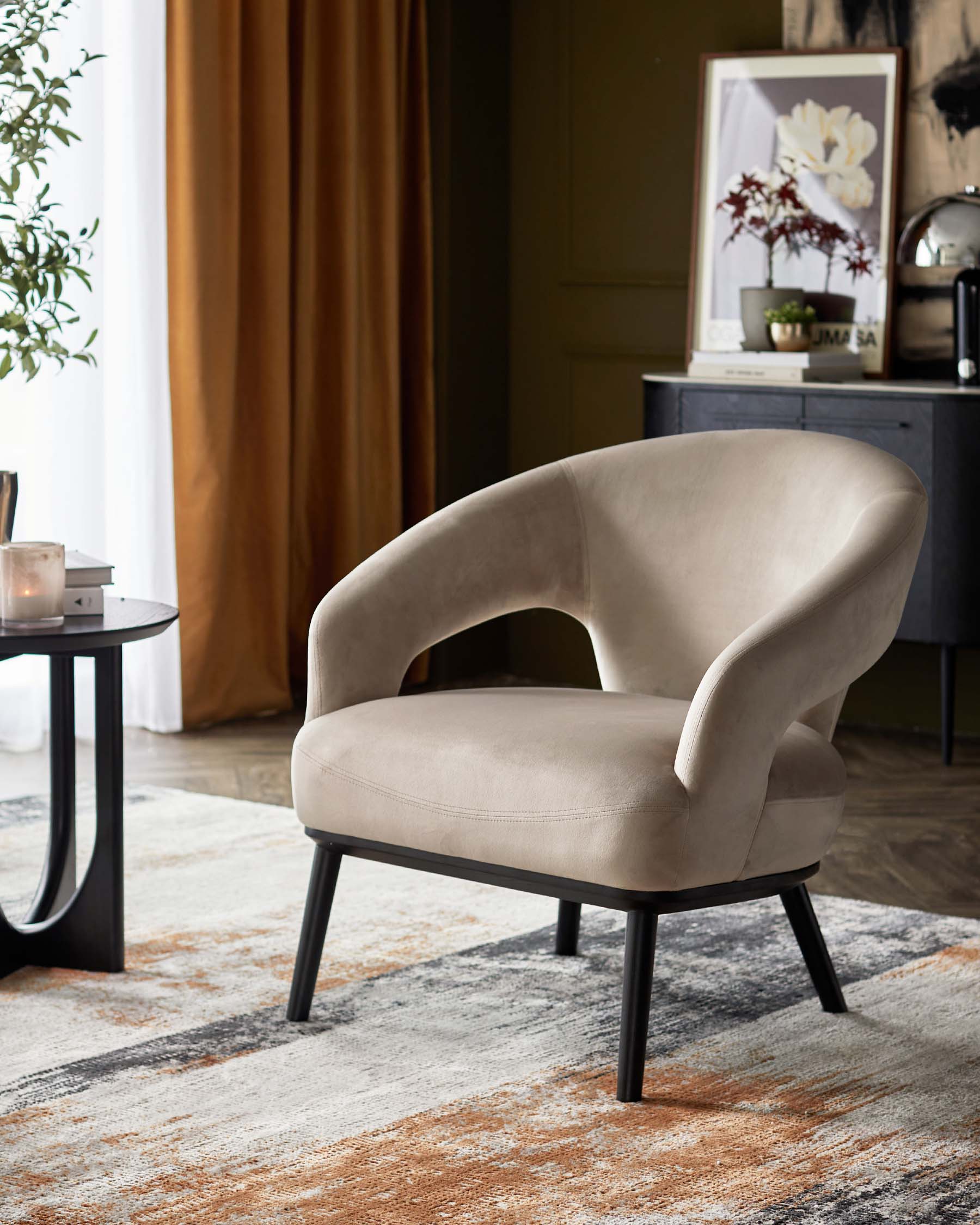 Heath champagne velvet accent chair - Image 4
