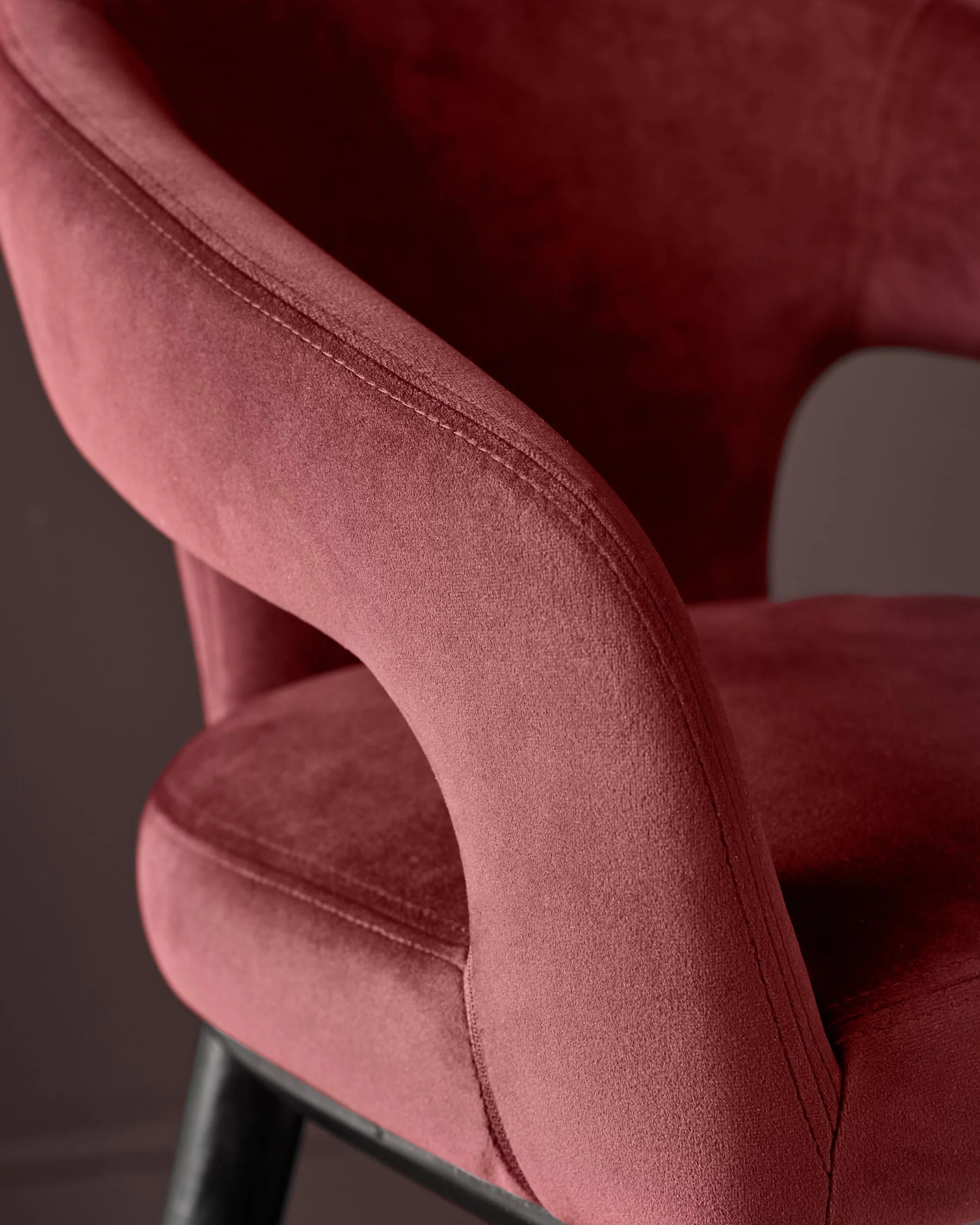 Heath toffee red velvet bar stool - Image 5